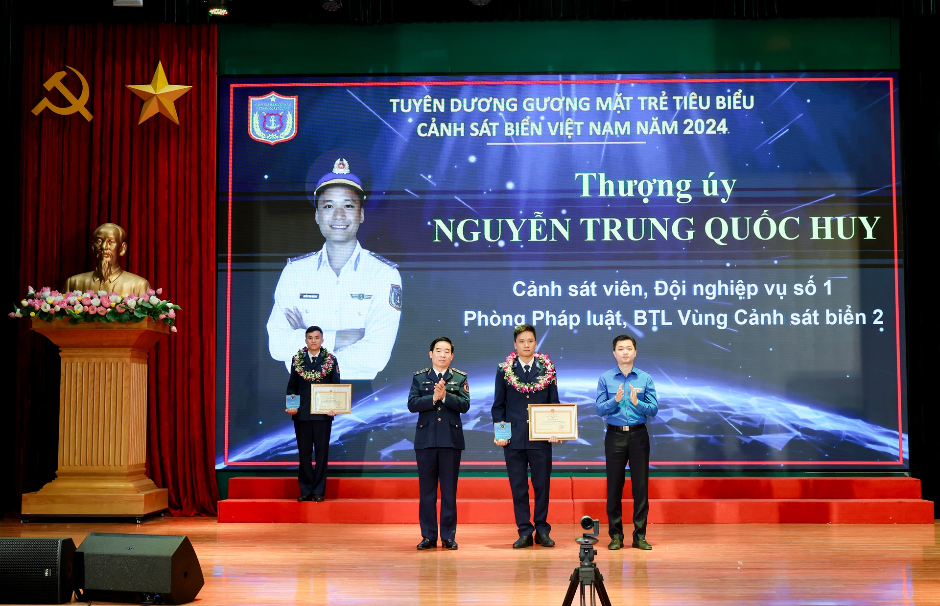 S&ocirc;i nổi c&aacute;c hoạt động Th&aacute;ng Thanh ni&ecirc;n tại V&ugrave;ng Cảnh s&aacute;t biển 2- Ảnh 9.