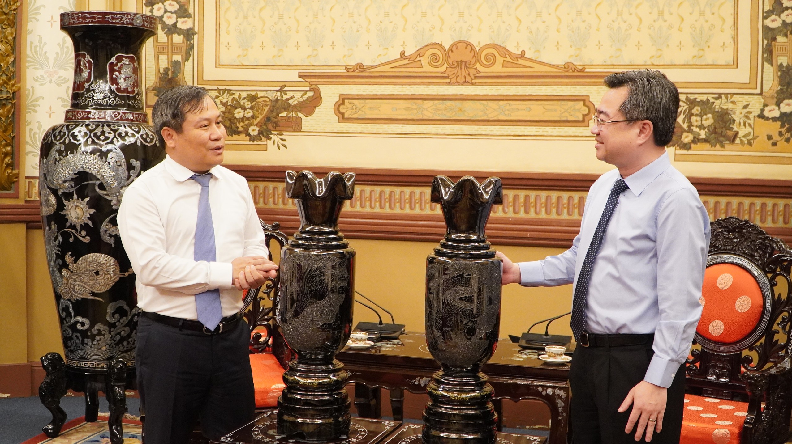 Lãnh đạo Quảng Ninh chúc mừng TP HCM nhân dịp 50 năm Ngày Giải phóng miền Nam, thống nhất đất nước- Ảnh 2.