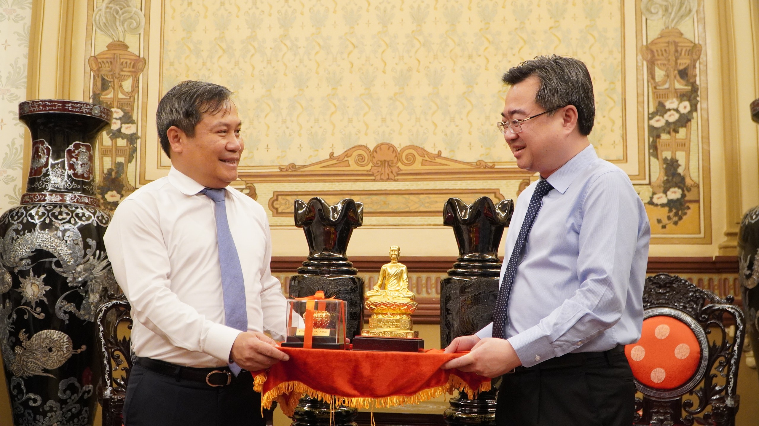 Lãnh đạo Quảng Ninh chúc mừng TP HCM nhân dịp 50 năm Ngày Giải phóng miền Nam, thống nhất đất nước- Ảnh 3.