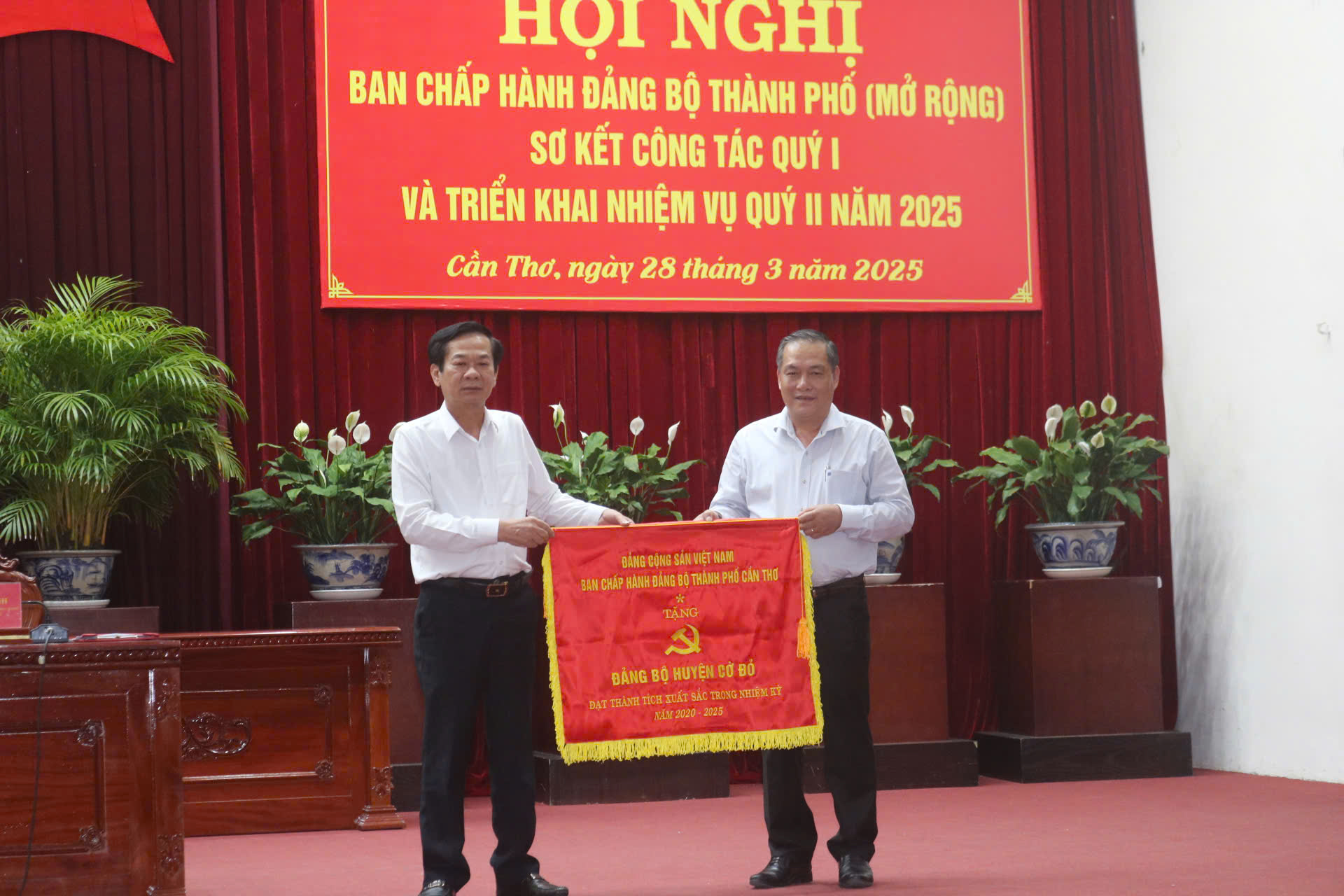 Bí thư Thành ủy Cần Thơ chỉ đạo "nóng" liên quan tinh gọn, sắp xếp tổ chức bộ máy- Ảnh 2.
