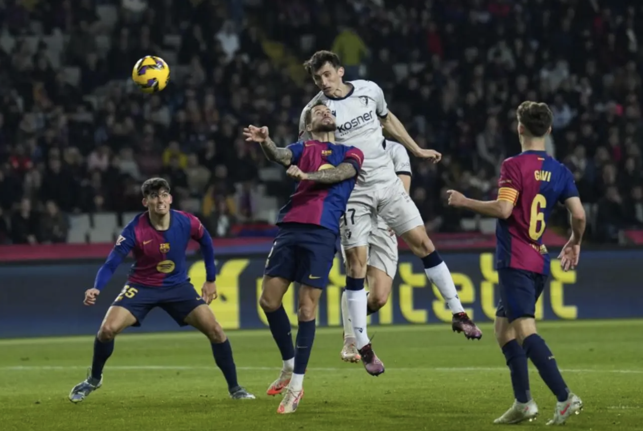 Thắng áp đảo Osasuna, Barcelona khởi đầu mỹ mãn chặng tourmalet- Ảnh 1.