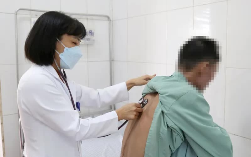 Sốt cao cả tháng mới tìm thấy "thủ phạm" trong phổi