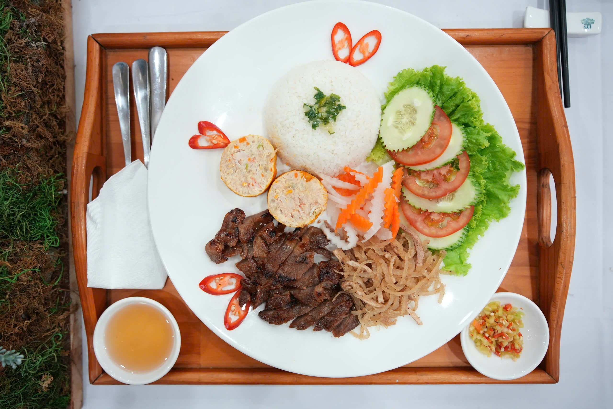 Cơm tấm sườn b&igrave; chả S&agrave;i G&ograve;n