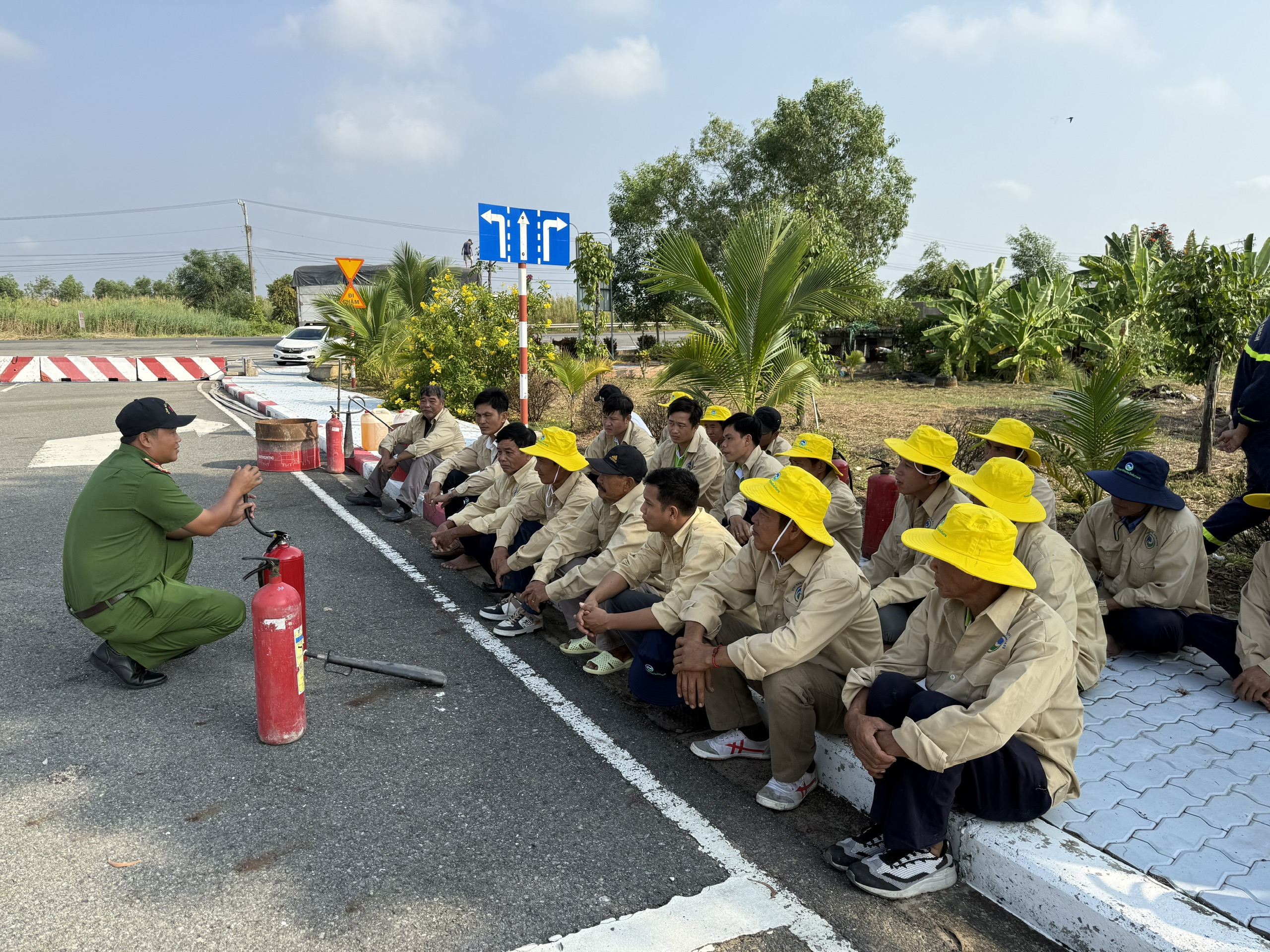 VWS-LA: Huấn luyện nghiệp vụ PCCC cho người lao động- Ảnh 1.