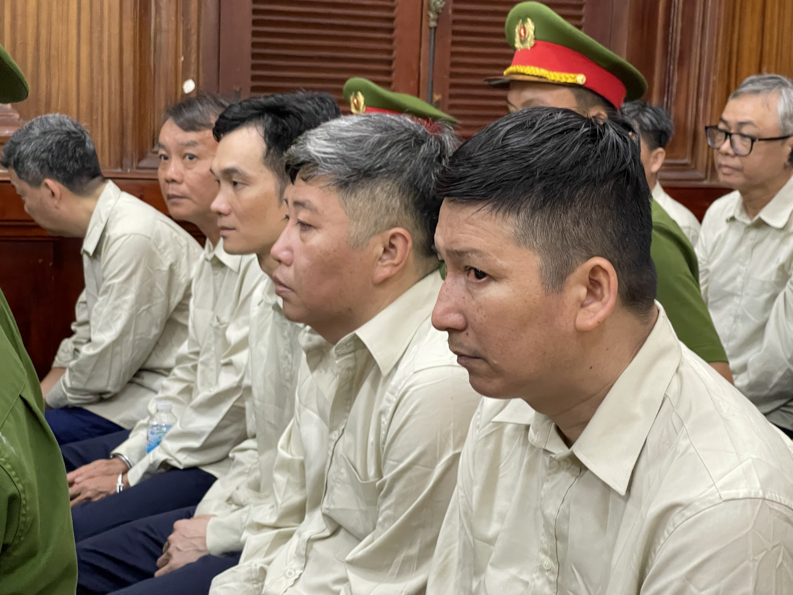 Cựu Ph&oacute; Chủ tịch UBND tỉnh An Giang xin lỗi những người đ&atilde; đặt niềm tin- Ảnh 2.