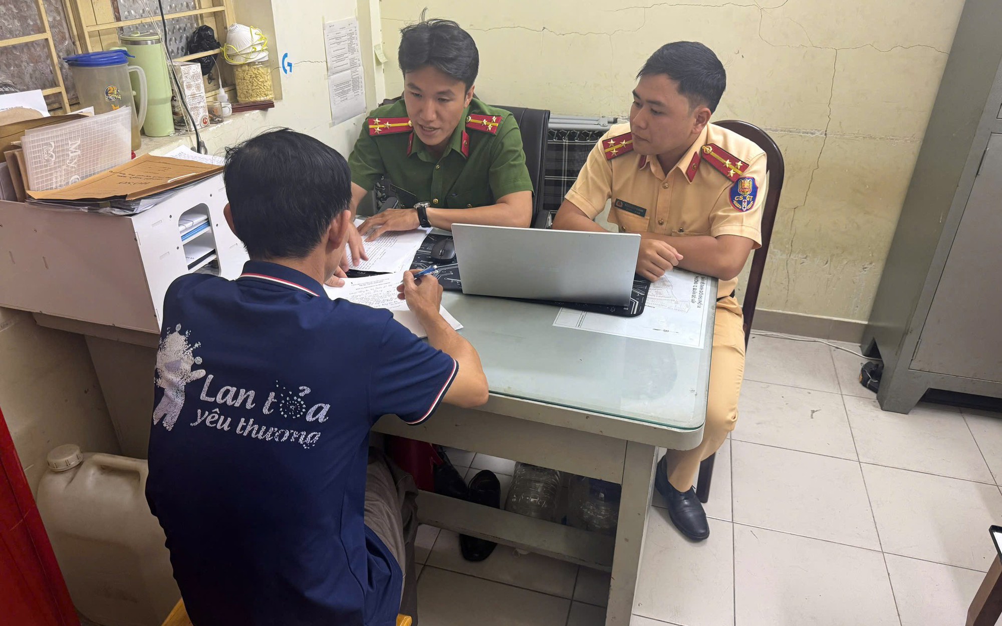 Công an mời nhóm người ở TP HCM chặn hẻm chơi bóng bàn lên làm việc
