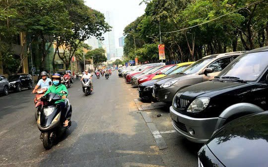 NÓI THẲNG: Phải thay đổi ngay cách thu phí đỗ xe ở lòng đường