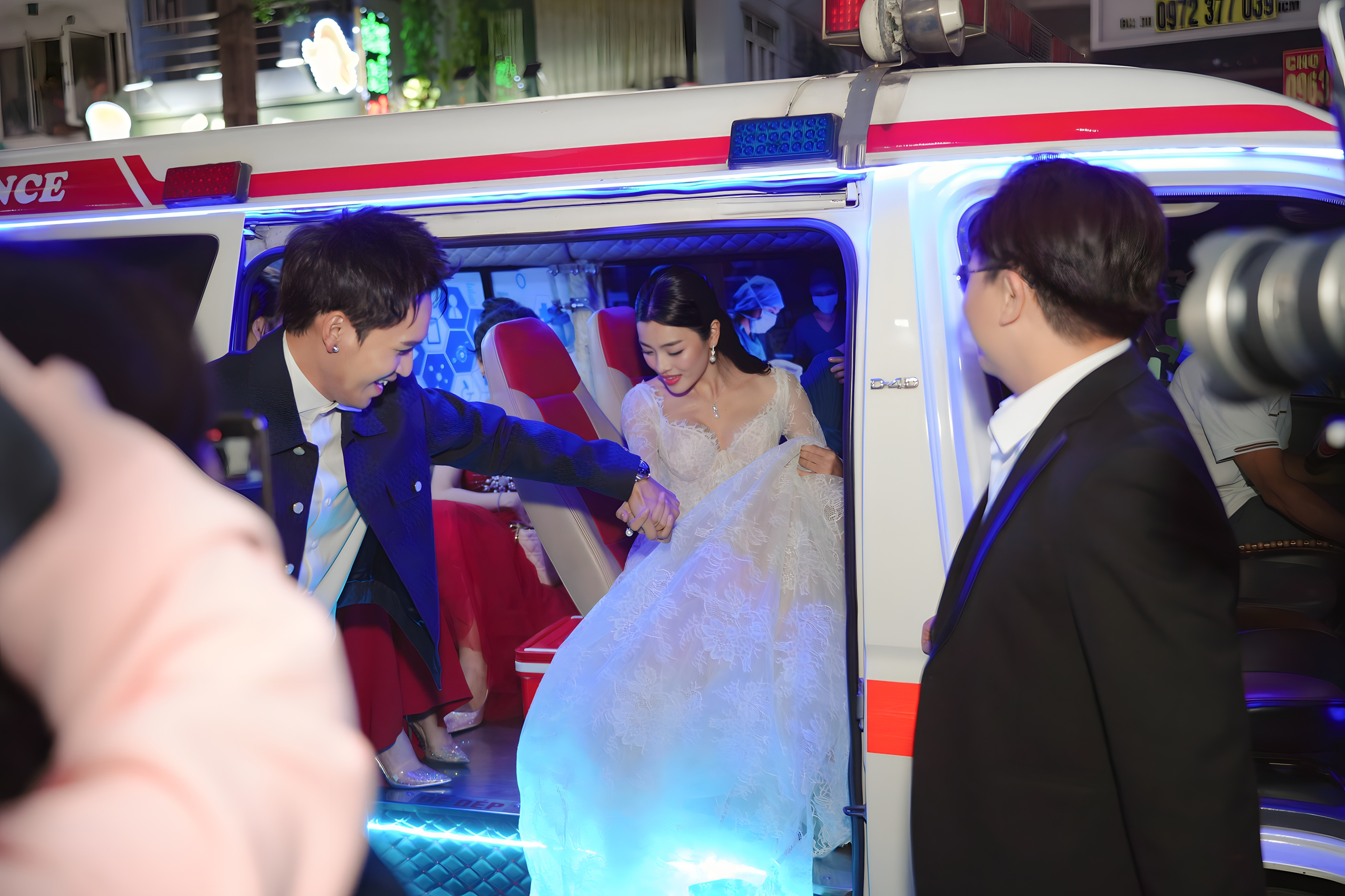 NSƯT Đại Nghĩa, Bạch C&ocirc;ng Khanh&hellip; xin lỗi vụ ngồi xe cứu thương đến thảm đỏ- Ảnh 2.