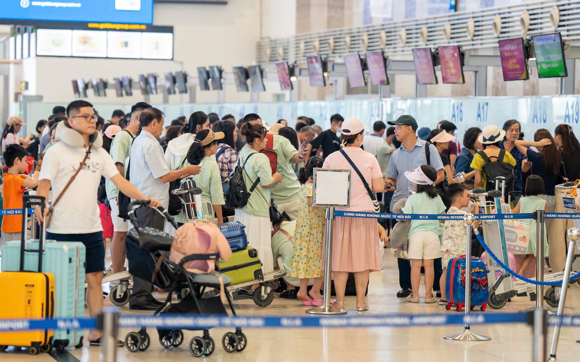 Giá vé máy bay Việt Nam bao giờ giảm?