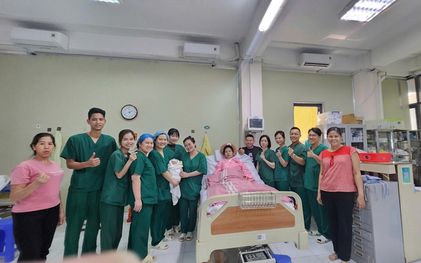 Cuộc chiến sinh tử: Người mẹ hôn mê sinh con khỏe mạnh