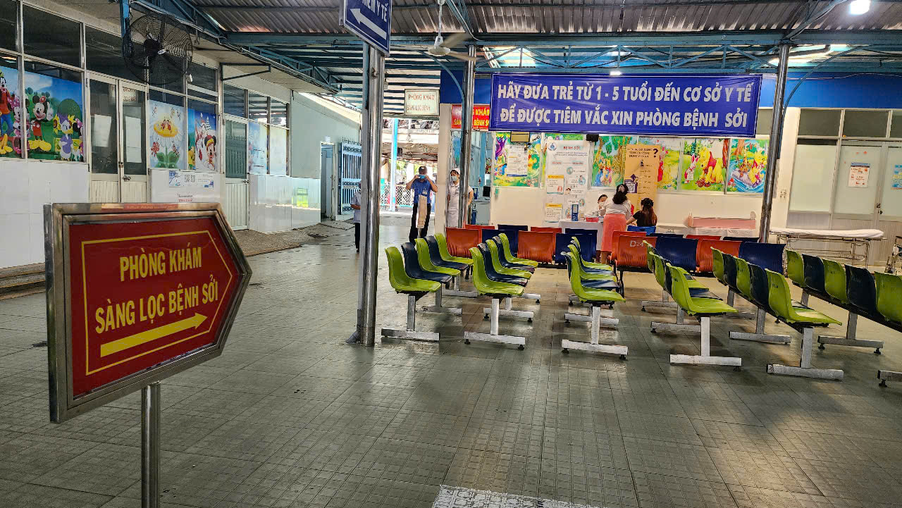 Bộ Y tế cảnh b&aacute;o một số địa phương lơ l&agrave; chống dịch sởi- Ảnh 3.