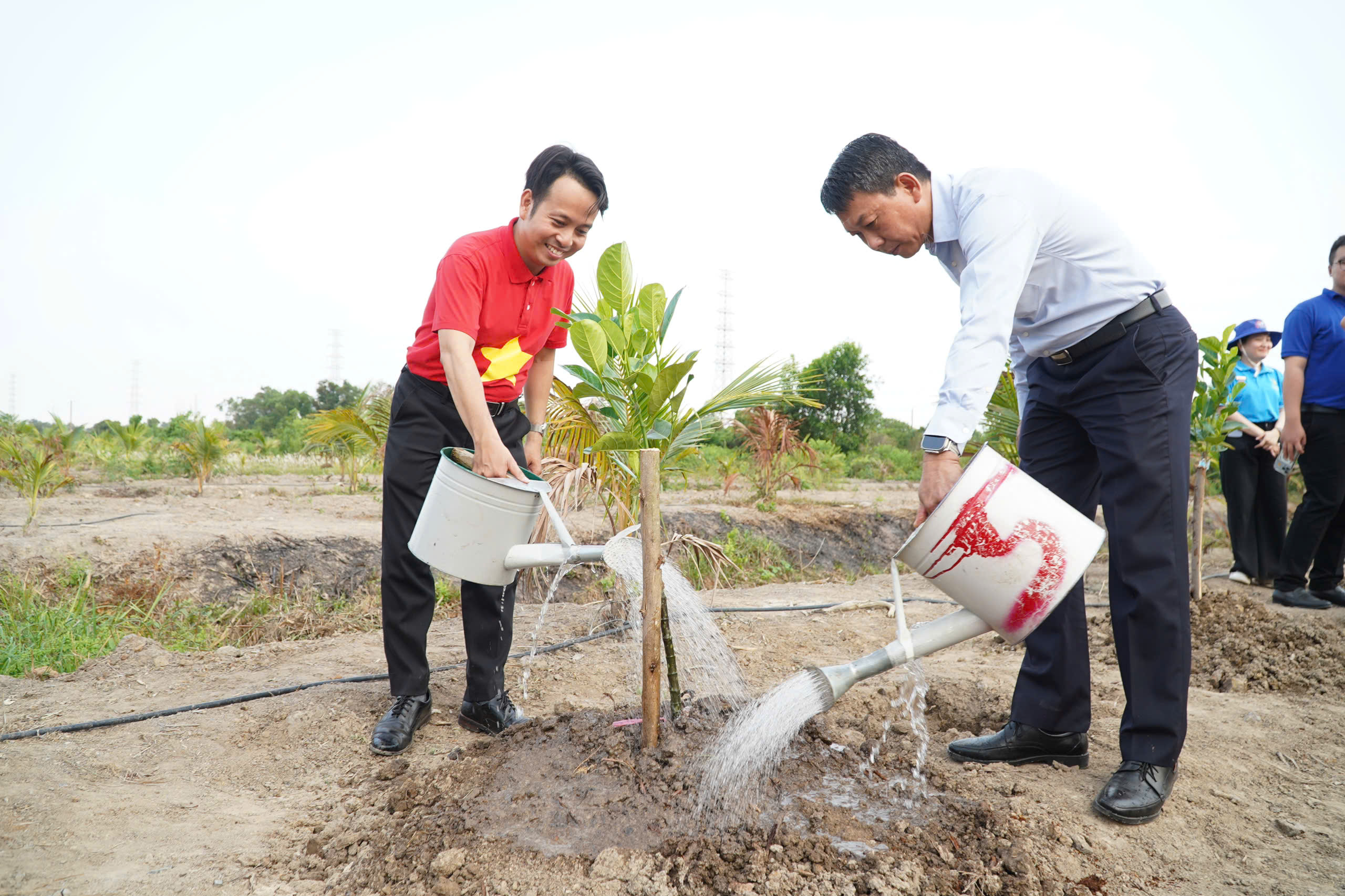 Chương trình "Đồng hành cùng người bạn ngoại thành" năm 2025: Tiếp lửa truyền thống anh hùng- Ảnh 22.