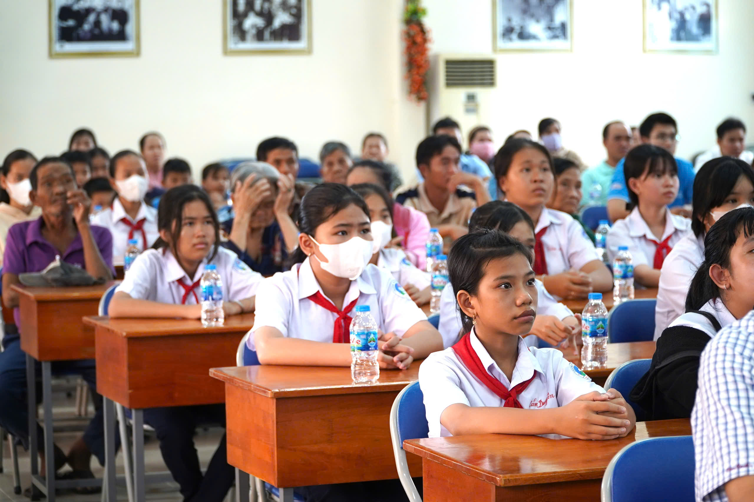 Chương trình "Đồng hành cùng người bạn ngoại thành" năm 2025: Tiếp lửa truyền thống anh hùng- Ảnh 14.