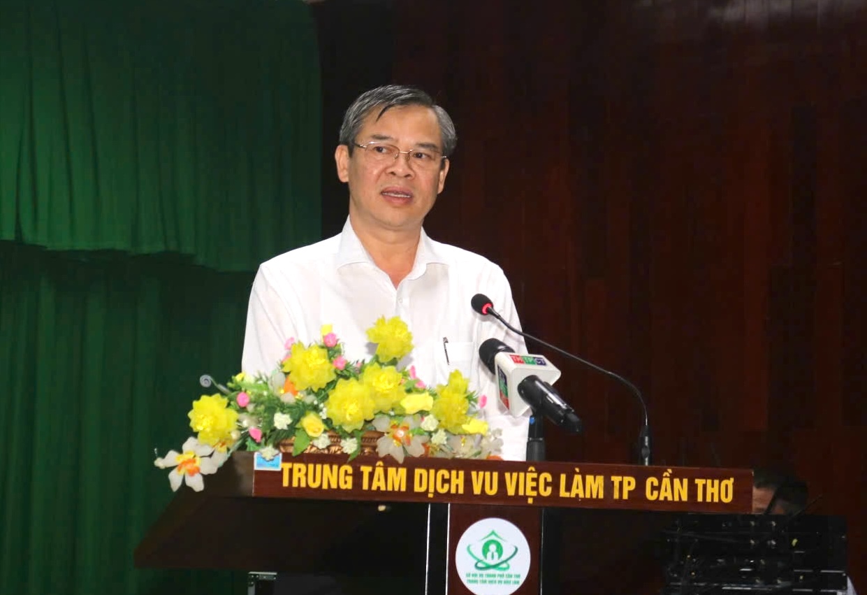 Chủ tịch UBND TP Cần Thơ khuyến kh&iacute;ch thanh ni&ecirc;n l&agrave;m &yacute; tưởng khởi nghiệp 