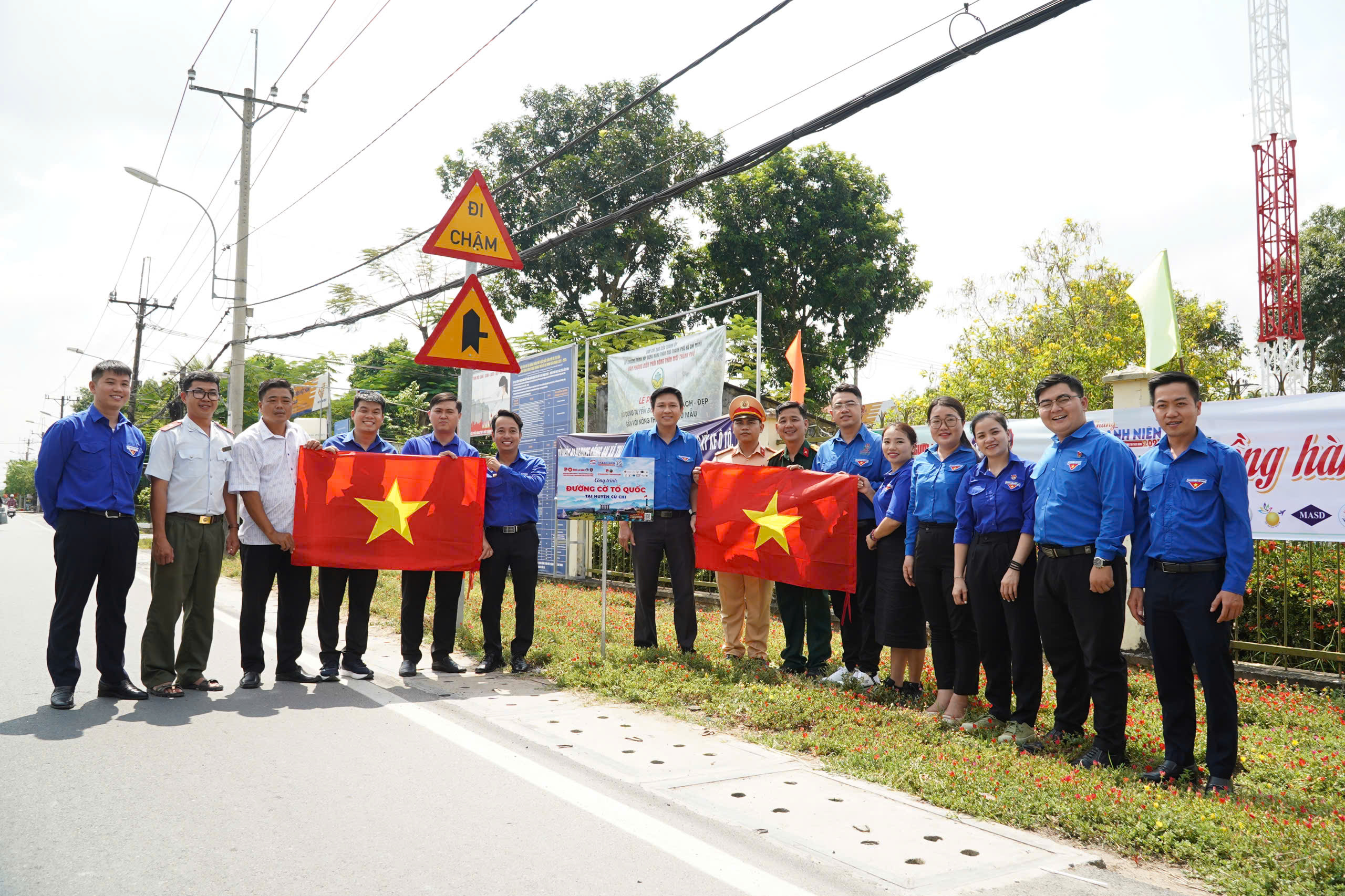Chương trình "Đồng hành cùng người bạn ngoại thành" năm 2025: Tiếp lửa truyền thống anh hùng- Ảnh 3.