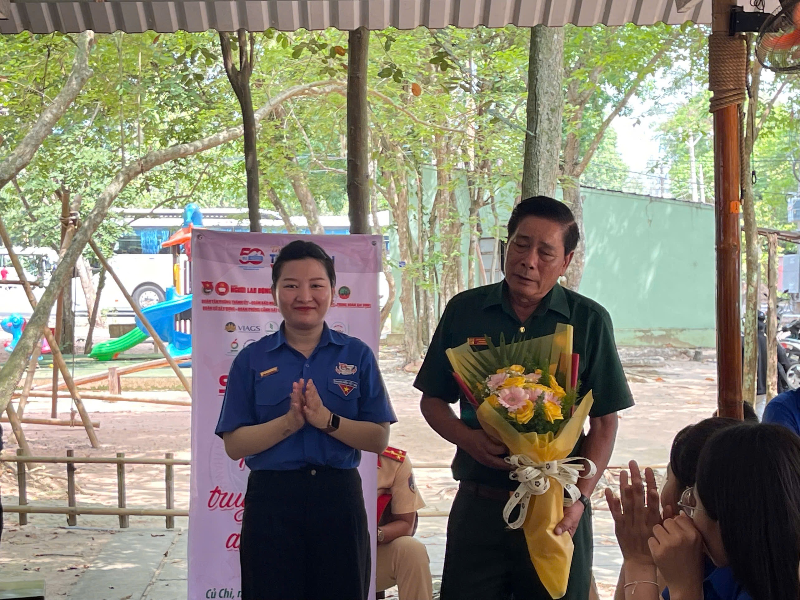 Chương trình "Đồng hành cùng người bạn ngoại thành" năm 2025: Tiếp lửa truyền thống anh hùng- Ảnh 18.