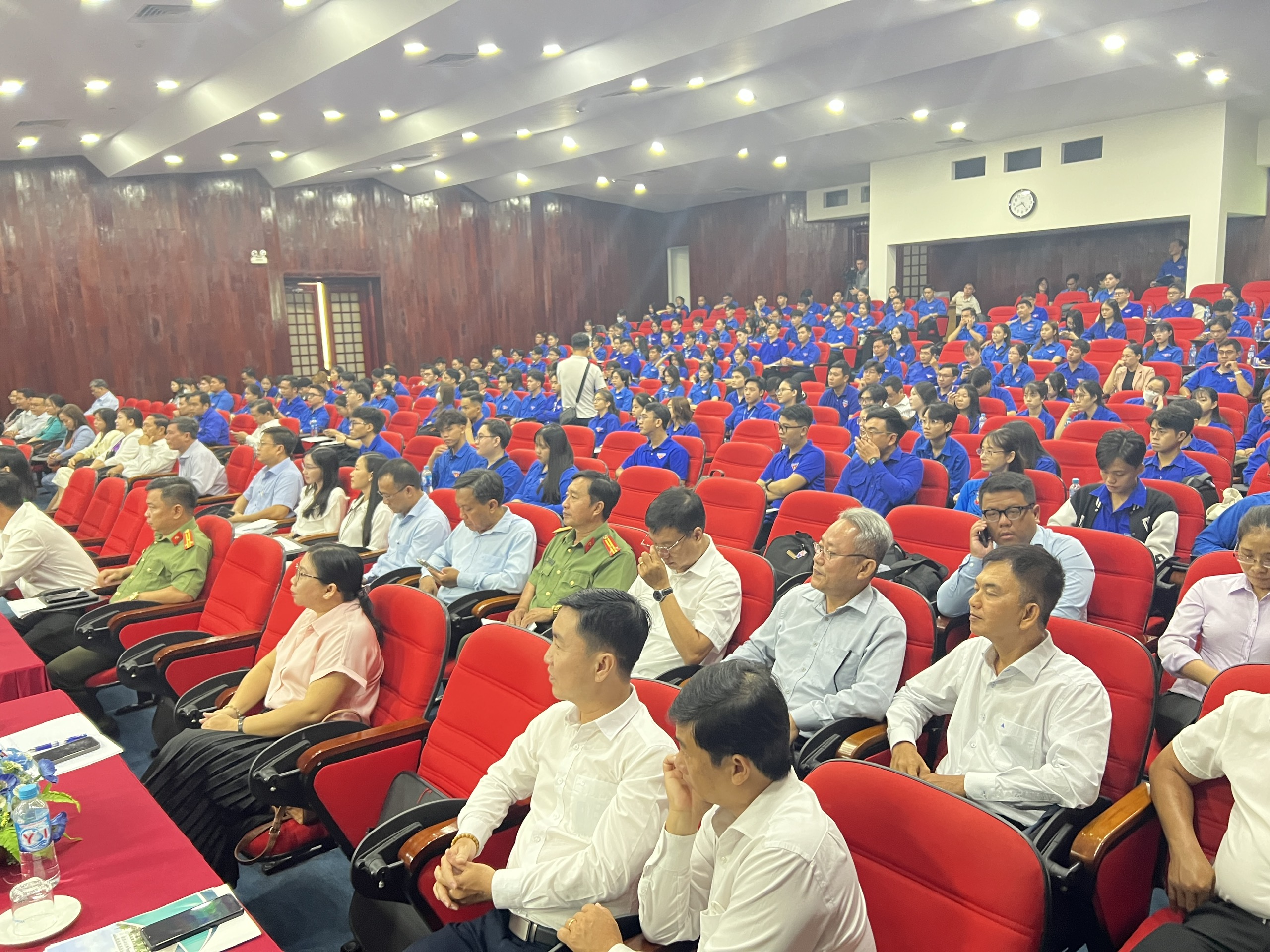 Chủ tịch UBND TP Cần Thơ khuyến kh&iacute;ch thanh ni&ecirc;n l&agrave;m &yacute; tưởng khởi nghiệp 