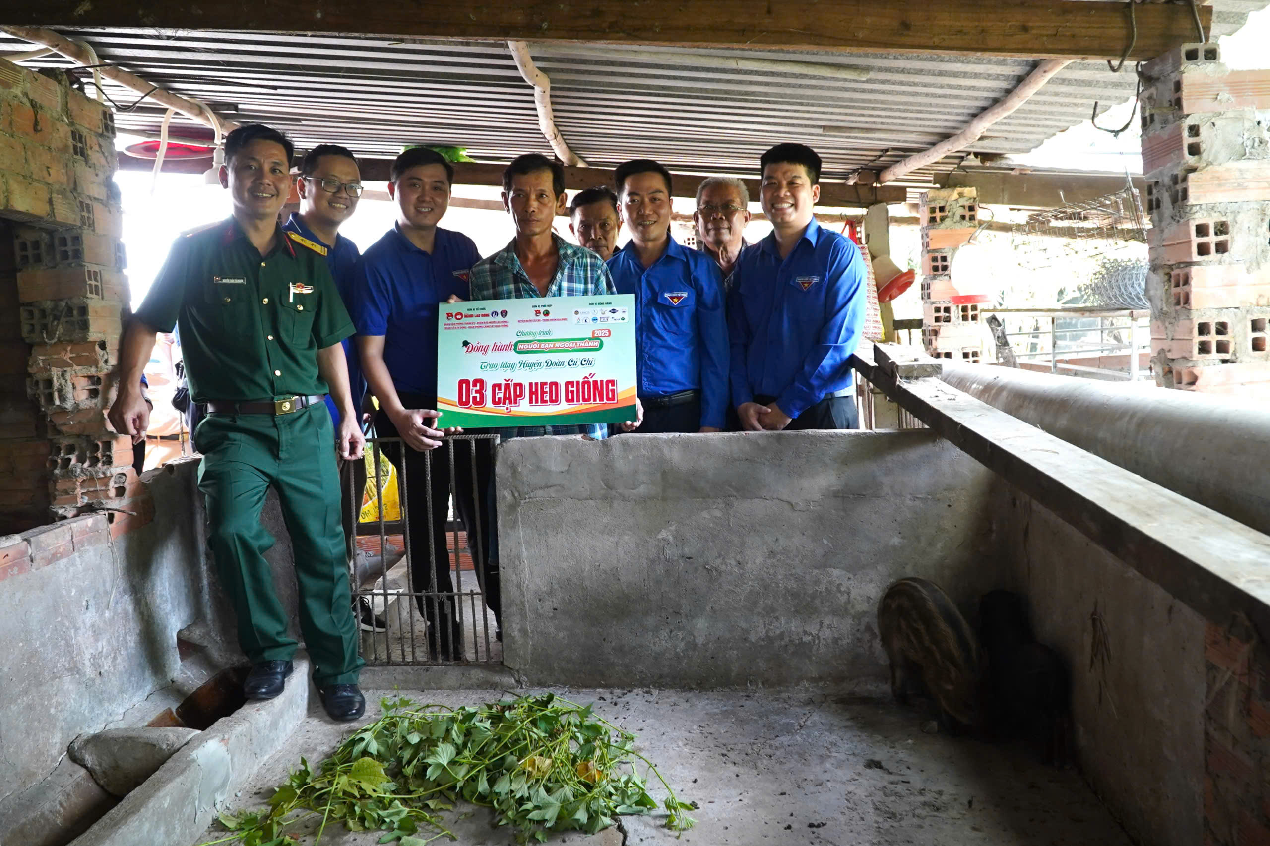 Chương trình "Đồng hành cùng người bạn ngoại thành" năm 2025: Tiếp lửa truyền thống anh hùng- Ảnh 10.