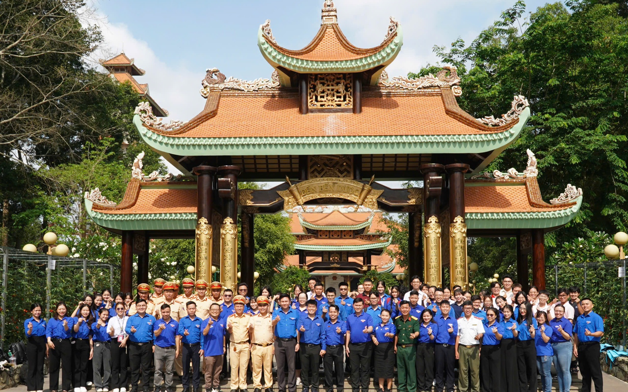 Chương trình "Đồng hành cùng người bạn ngoại thành" năm 2025: Tiếp lửa truyền thống anh hùng