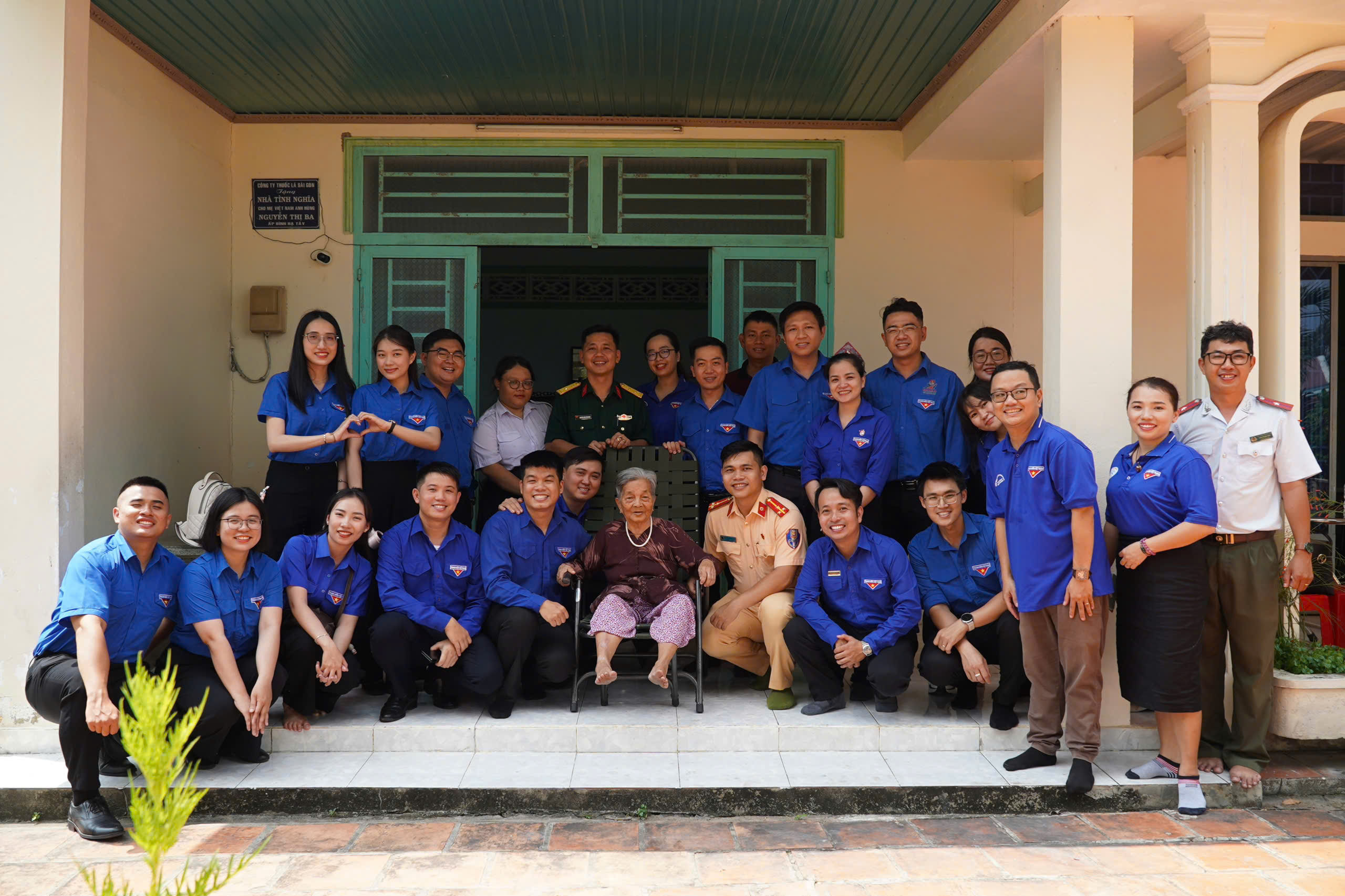 Chương trình "Đồng hành cùng người bạn ngoại thành" năm 2025: Tiếp lửa truyền thống anh hùng- Ảnh 8.