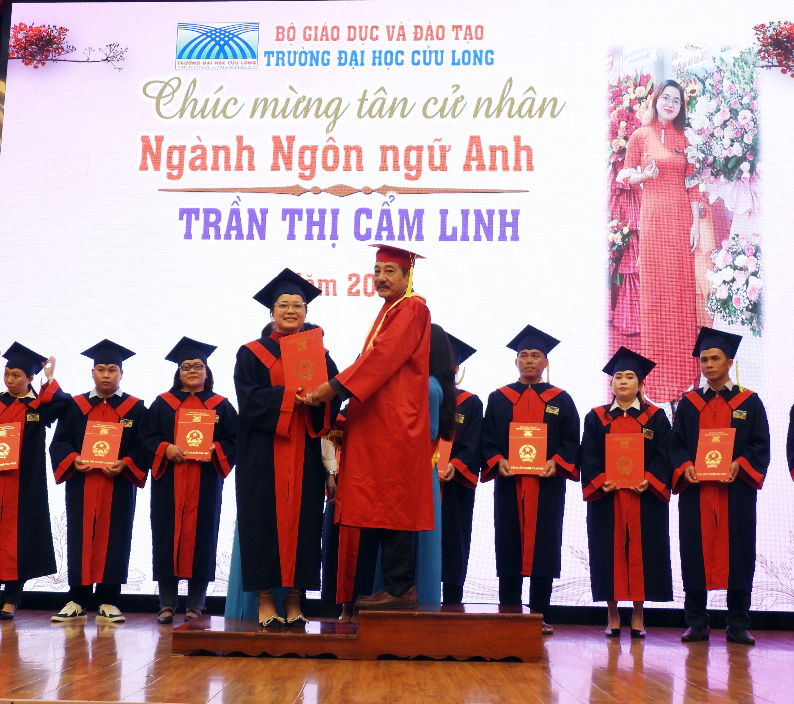 Trao bằng tốt nghiệp cho gần 600 t&acirc;n cử nh&acirc;n, kỹ sư hệ từ xa- Ảnh 7.