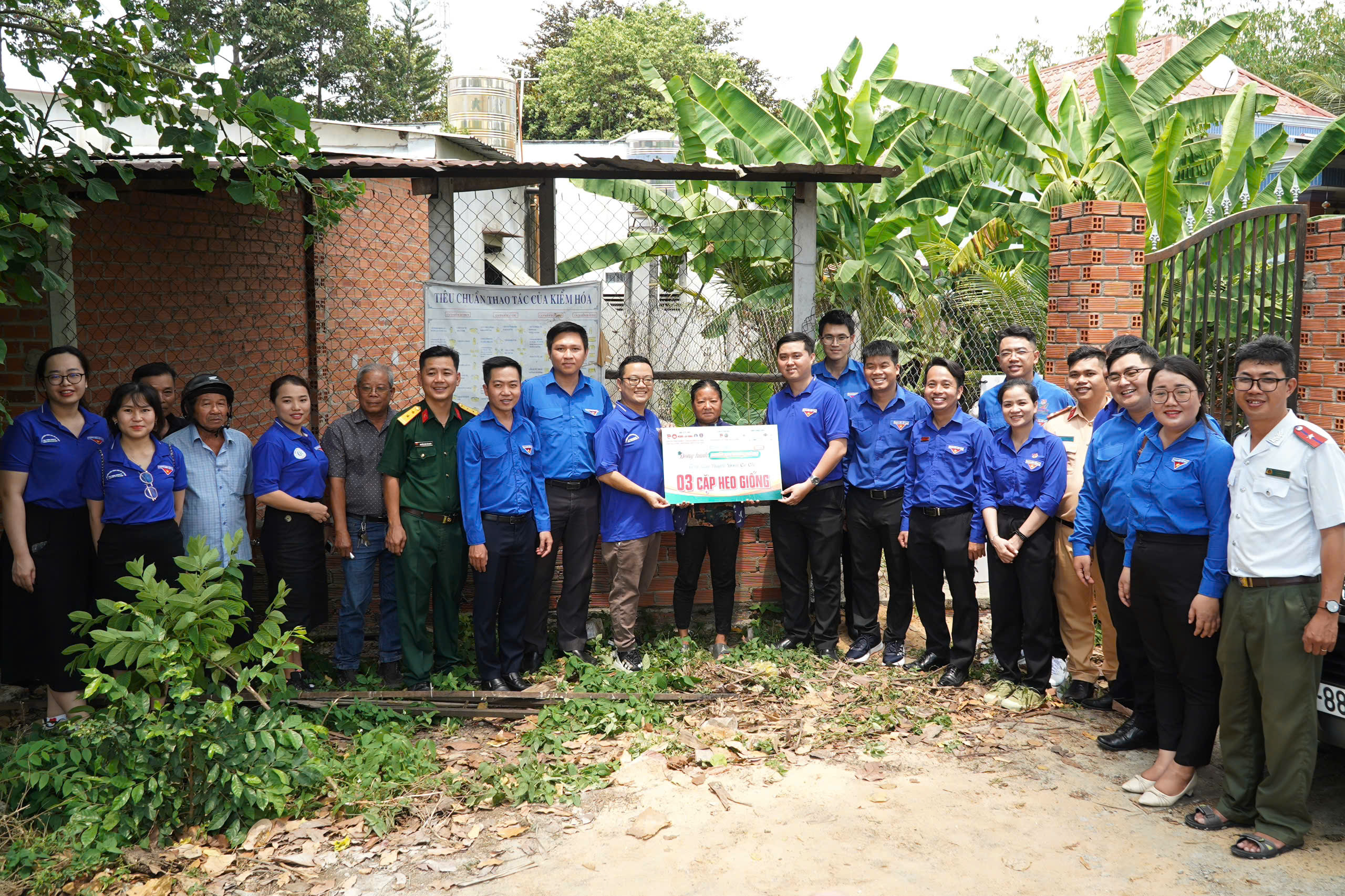 Chương trình "Đồng hành cùng người bạn ngoại thành" năm 2025: Tiếp lửa truyền thống anh hùng- Ảnh 9.
