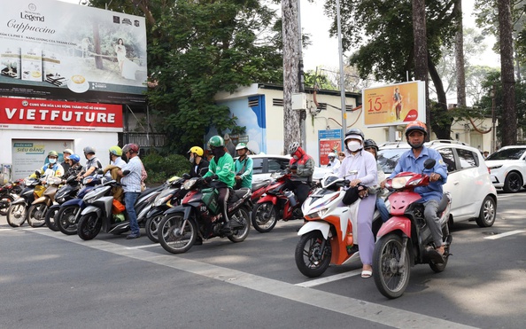 Thời tiết TP HCM h&ocirc;m nay, 29-3: Hạn chế ra đường giờ cao điểm nắng n&oacute;ng - Ảnh 1.