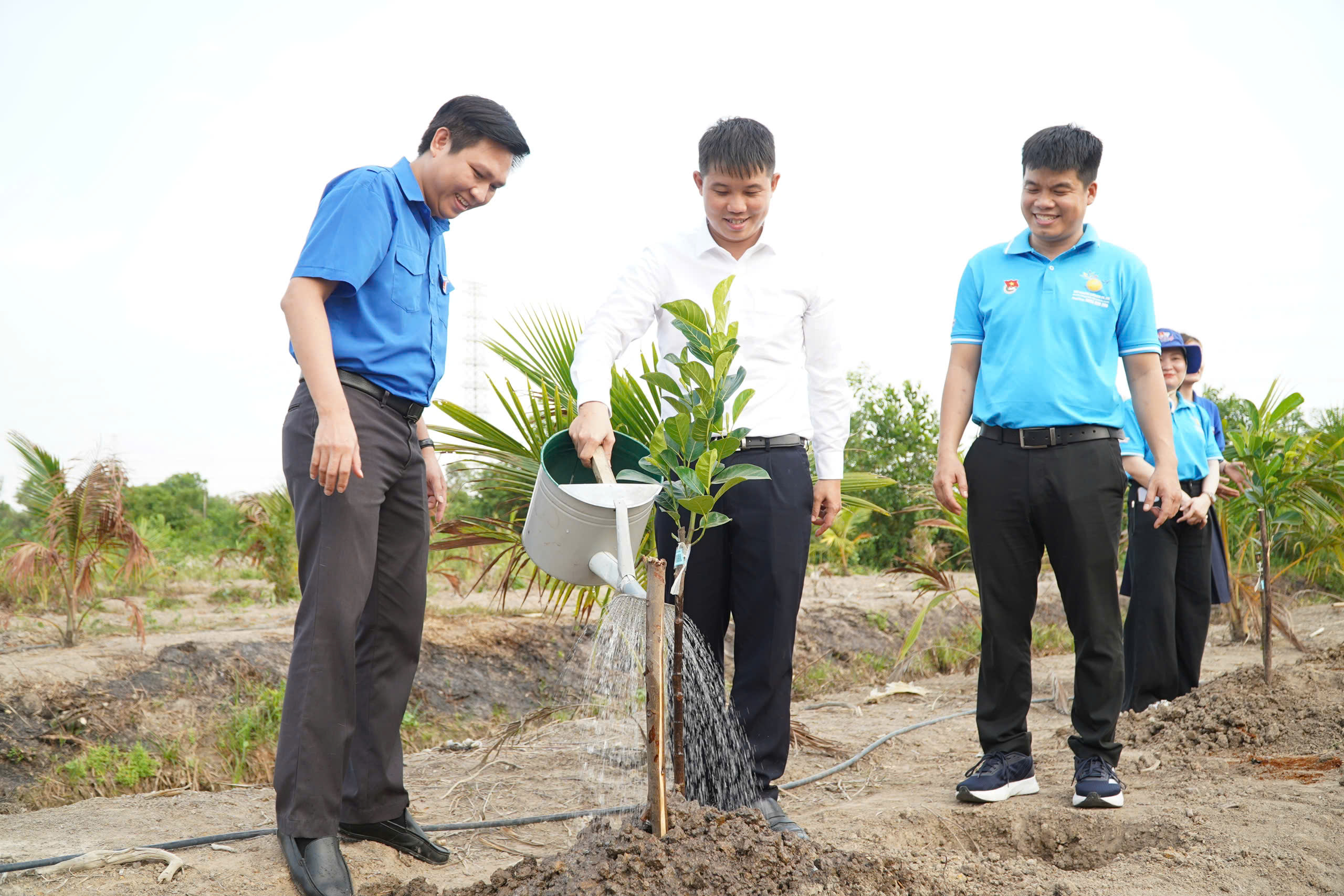 Chương trình "Đồng hành cùng người bạn ngoại thành" năm 2025: Tiếp lửa truyền thống anh hùng- Ảnh 11.
