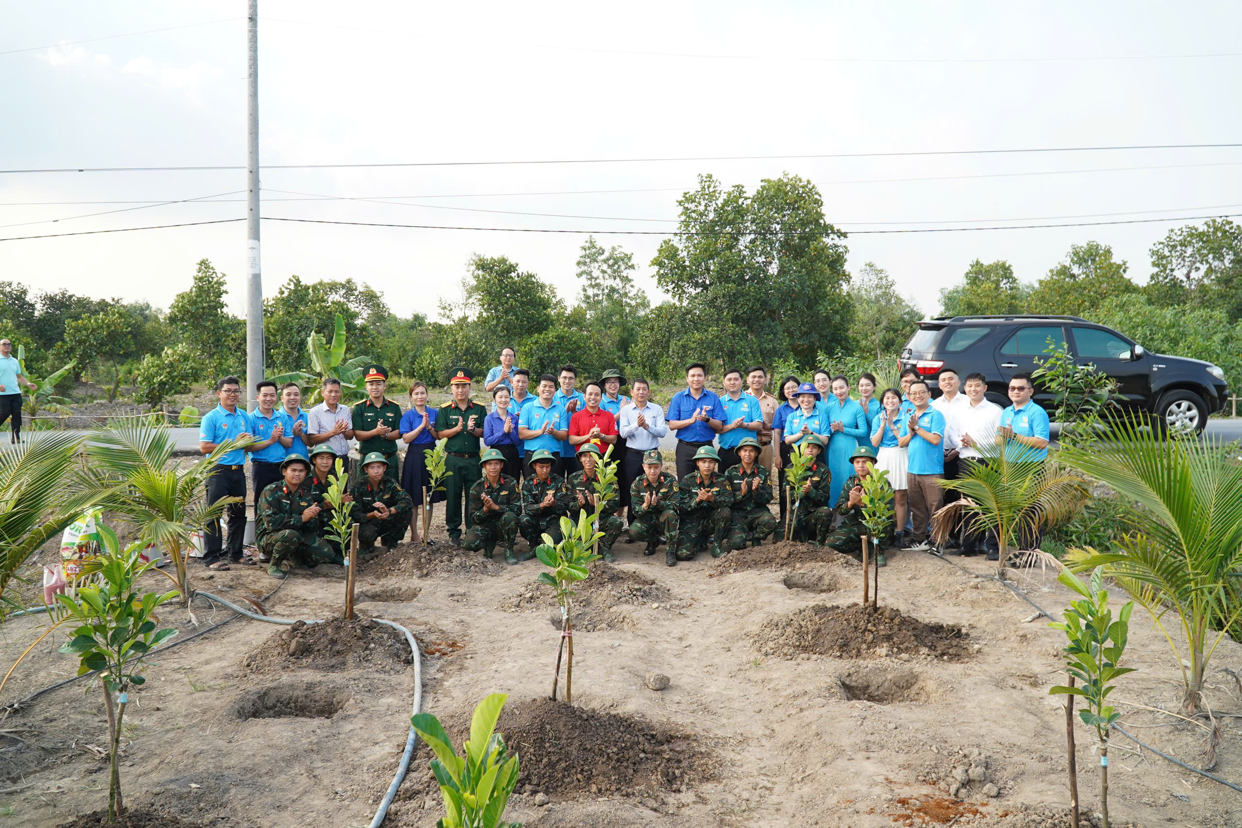 Chương trình "Đồng hành cùng người bạn ngoại thành" năm 2025: Tiếp lửa truyền thống anh hùng- Ảnh 20.