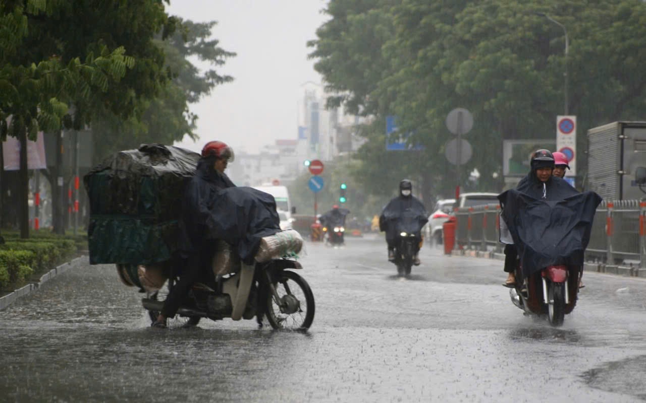 Thời tiết TP HCM hôm nay, 30-3: Nắng nóng gián đoạn, chiều tối có mưa