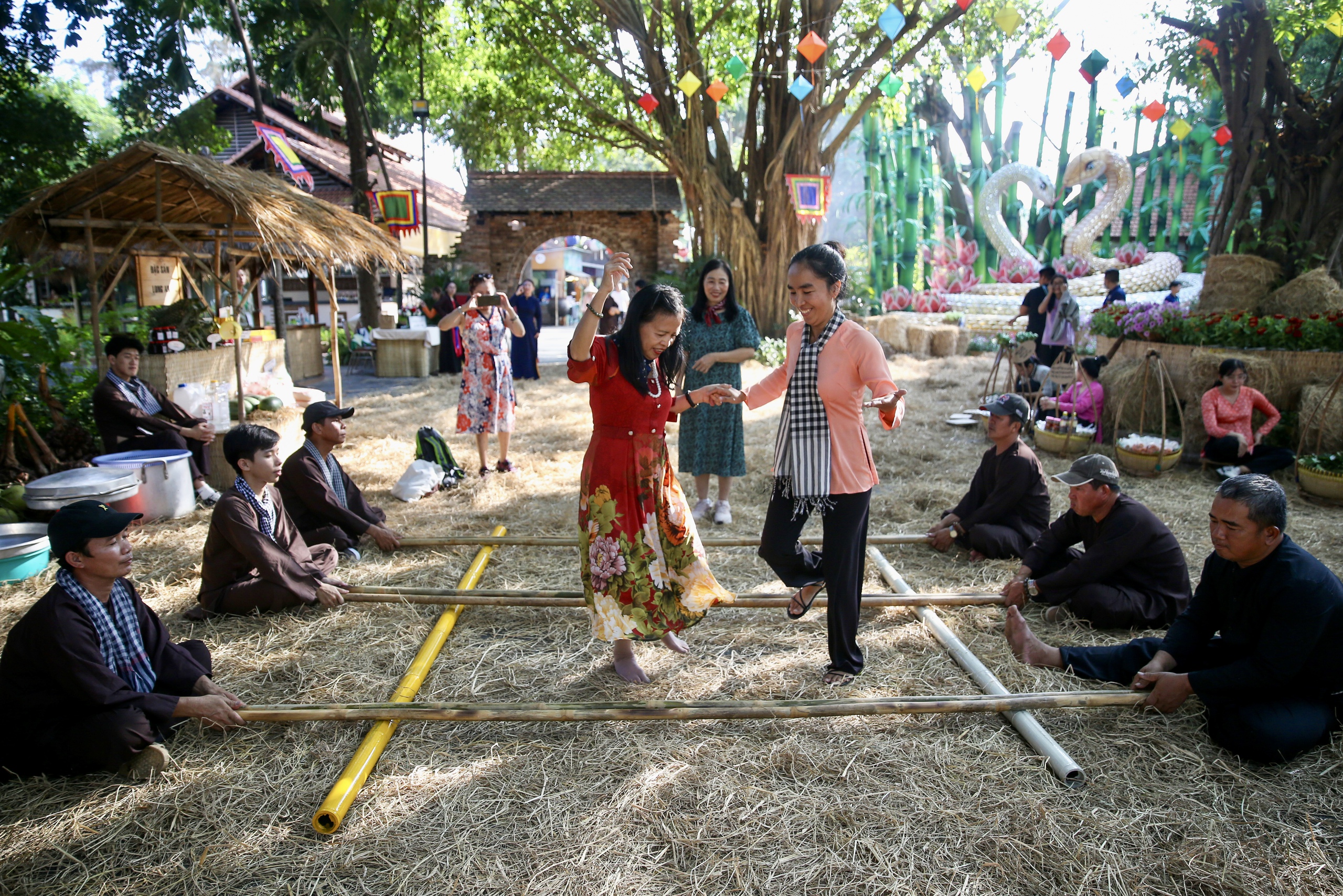 Du khách thích thú trải nghiệm tại lễ hội ẩm thực của Saigontourist Group- Ảnh 4.