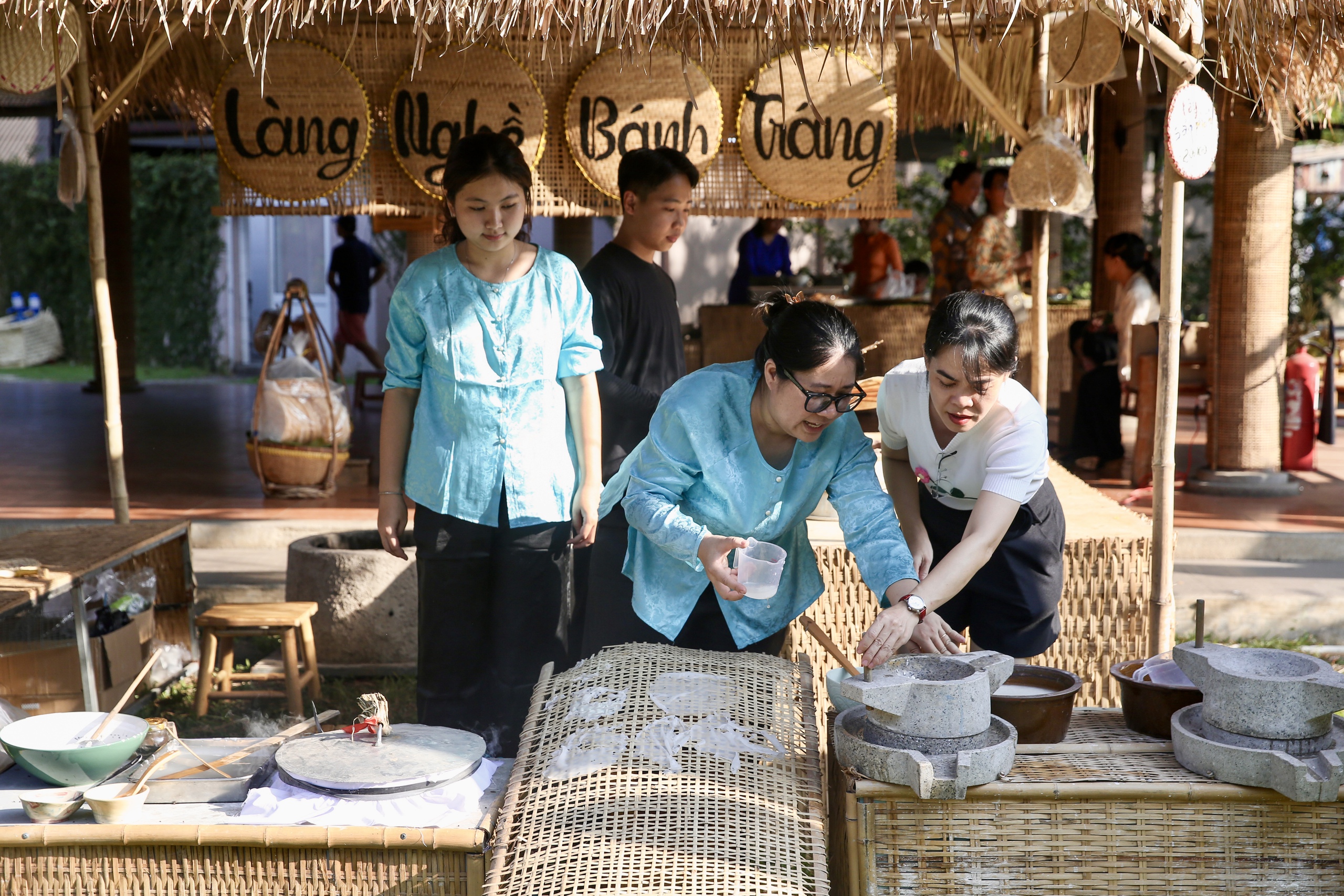 Du khách thích thú trải nghiệm tại lễ hội ẩm thực của Saigontourist Group- Ảnh 12.