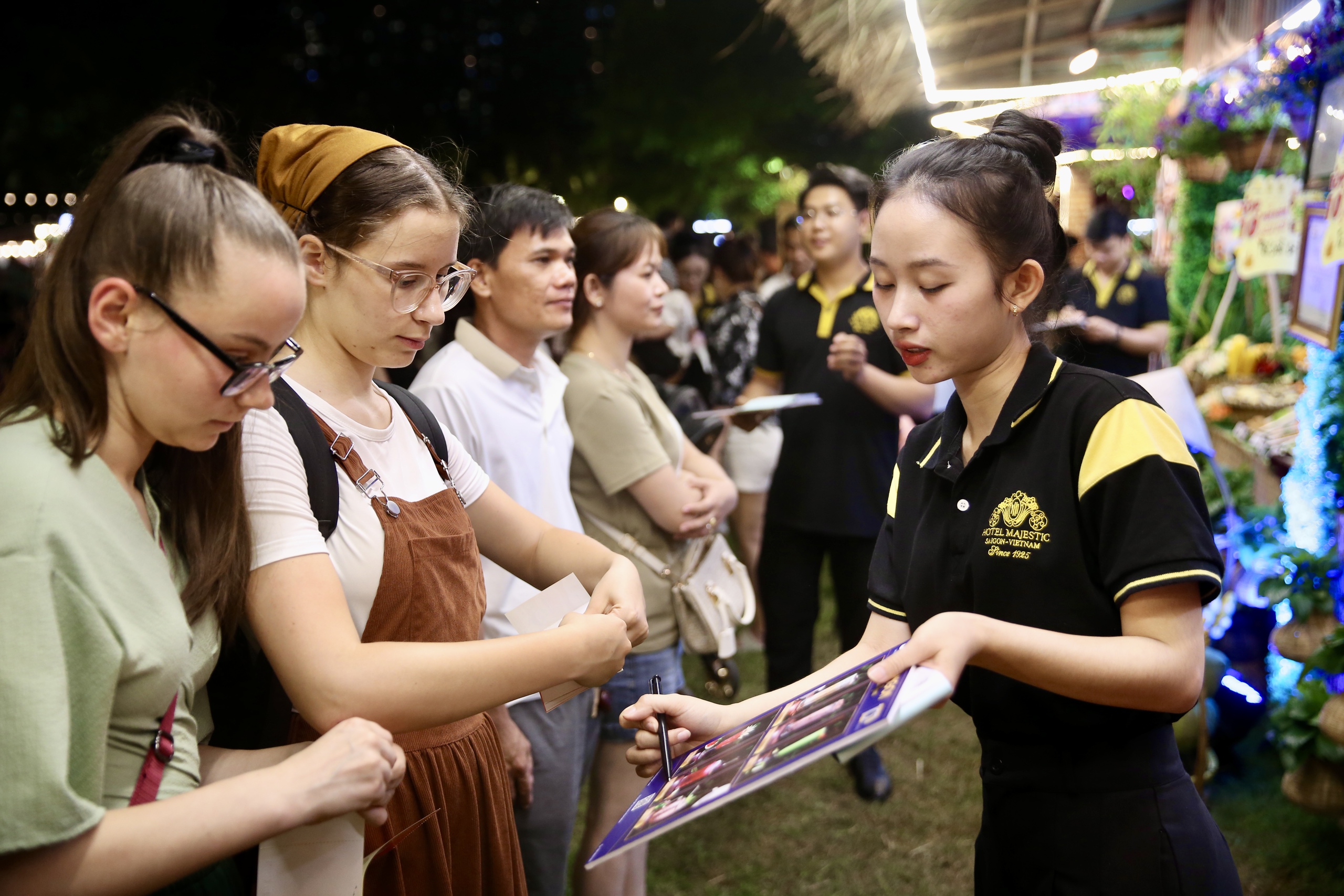Du khách thích thú trải nghiệm tại lễ hội ẩm thực của Saigontourist Group- Ảnh 25.