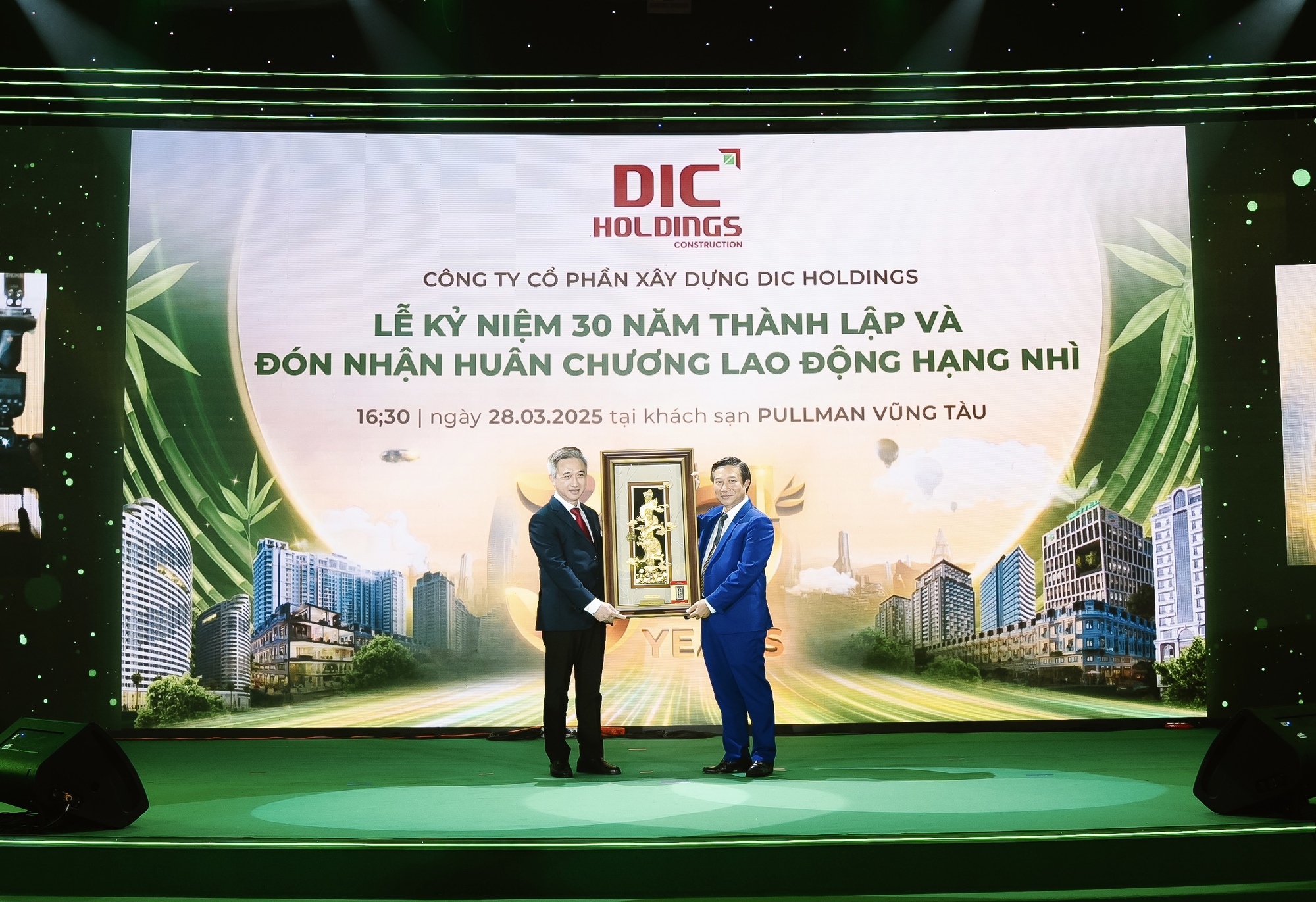DIC Holdings kỷ niệm 30 năm th&agrave;nh lập v&agrave; nhận Hu&acirc;n chương Lao động- Ảnh 1.