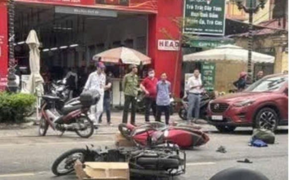 Cụ ông 84 tuổi điều khiển xe ôtô gây tai nạn làm 2 người bị thương