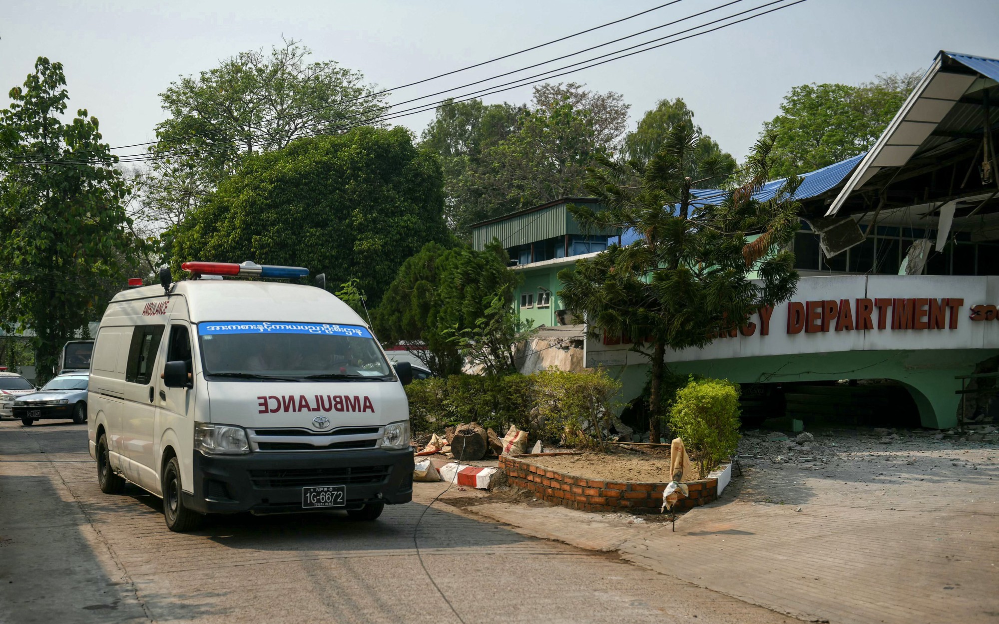 Động đất Myanmar: Gần 700 người thiệt mạng, các bệnh viện "vỡ trận"