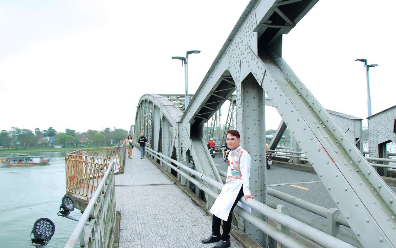 Ca sĩ Trần Huy Lộc về Huế thực hiện MV như là cách để hoài niệm