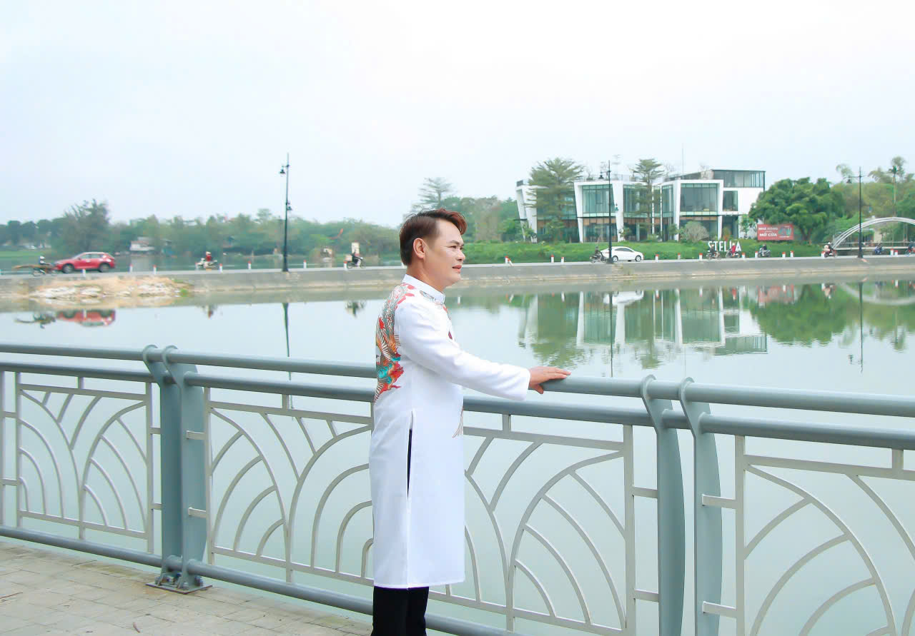 Ca sĩ Trần Huy Lộc về Huế thực hiện MV như l&agrave; c&aacute;ch để ho&agrave;i niệm- Ảnh 5.