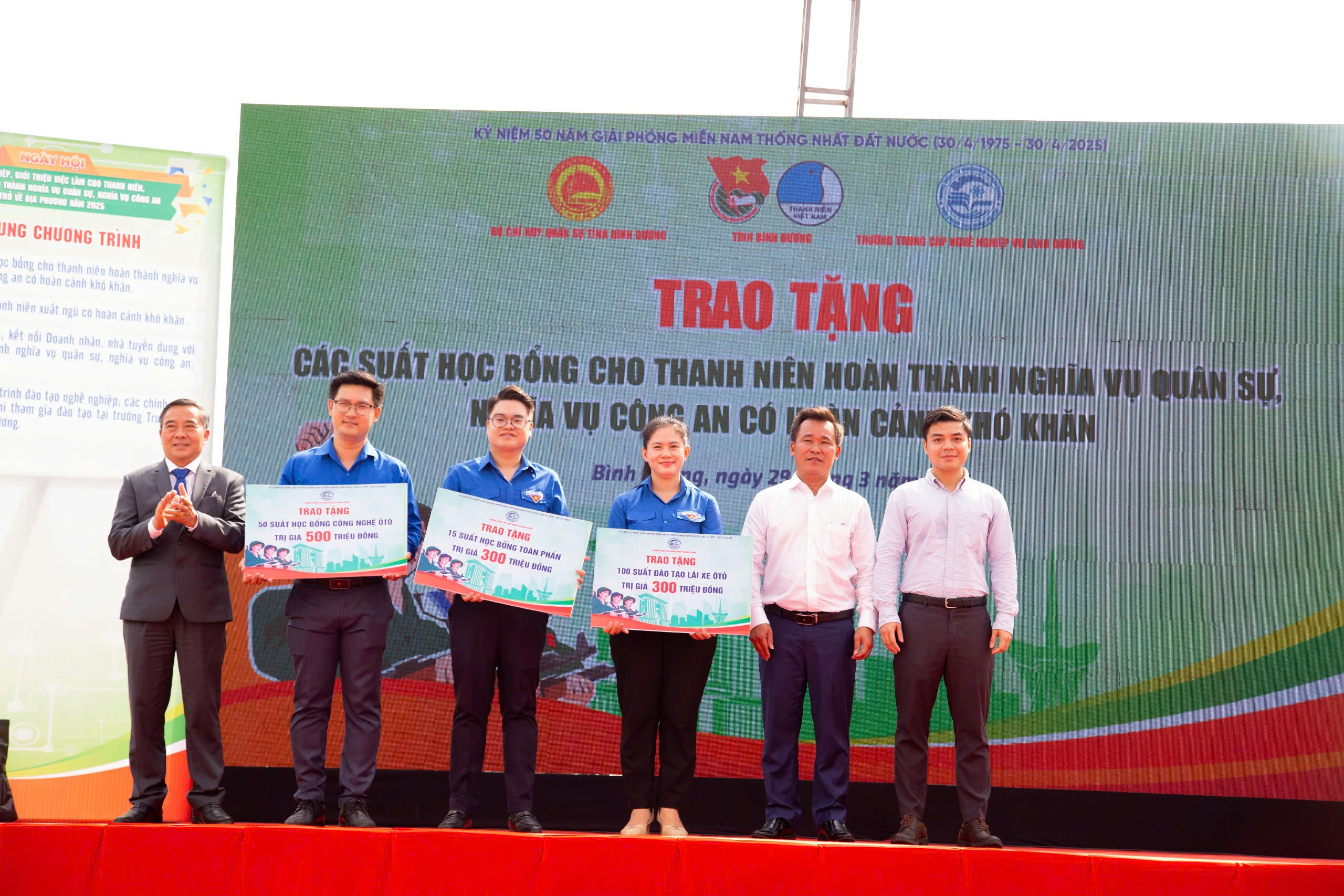 Hình ảnh về ngày hội giới thiệu việc làm tại Bình Dương- Ảnh 3.