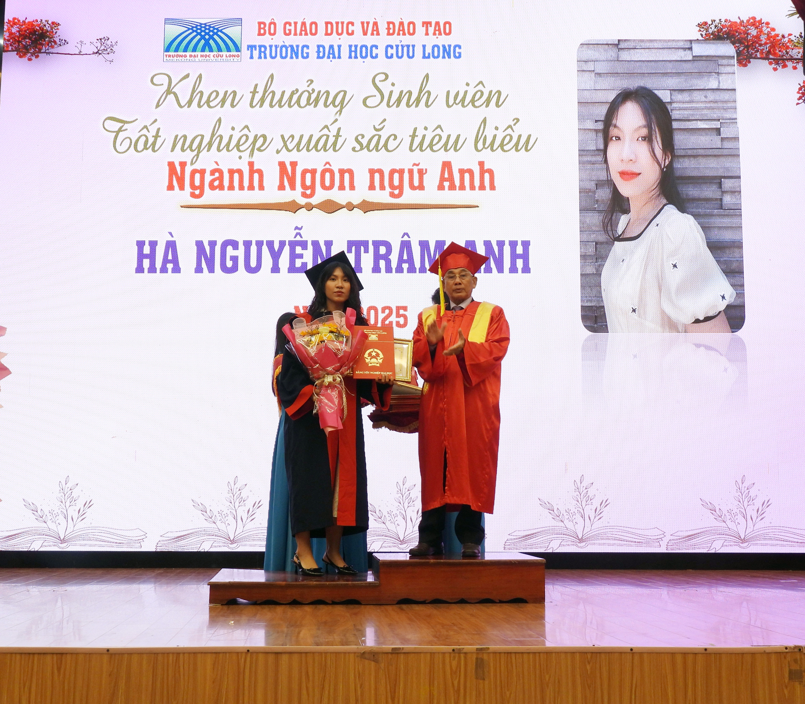 Trao bằng tốt nghiệp cho gần 600 t&acirc;n cử nh&acirc;n, kỹ sư hệ từ xa- Ảnh 2.