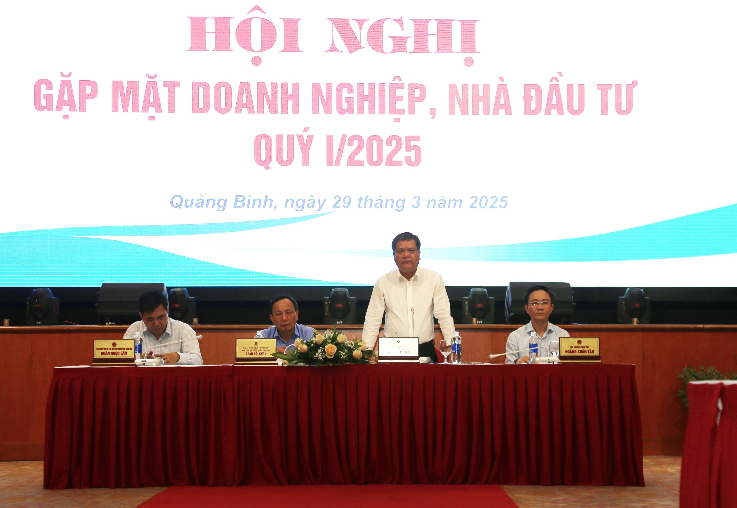 Chủ tịch tỉnh Quảng B&igrave;nh: Xử l&yacute; nghi&ecirc;m c&aacute;n bộ nhũng nhiễu, g&acirc;y phiền h&agrave; cho doanh nghiệp- Ảnh 1.