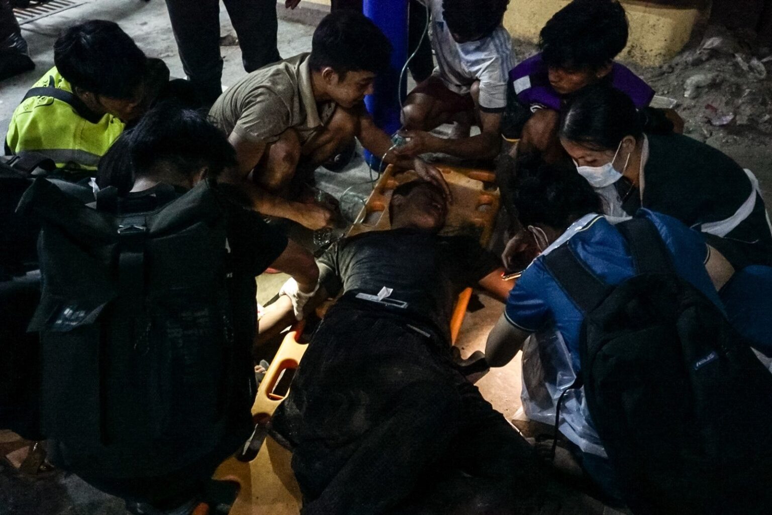 Động đất Myanmar: Gần 700 người thiệt mạng, c&aacute;c bệnh viện "vỡ trận"- Ảnh 6.