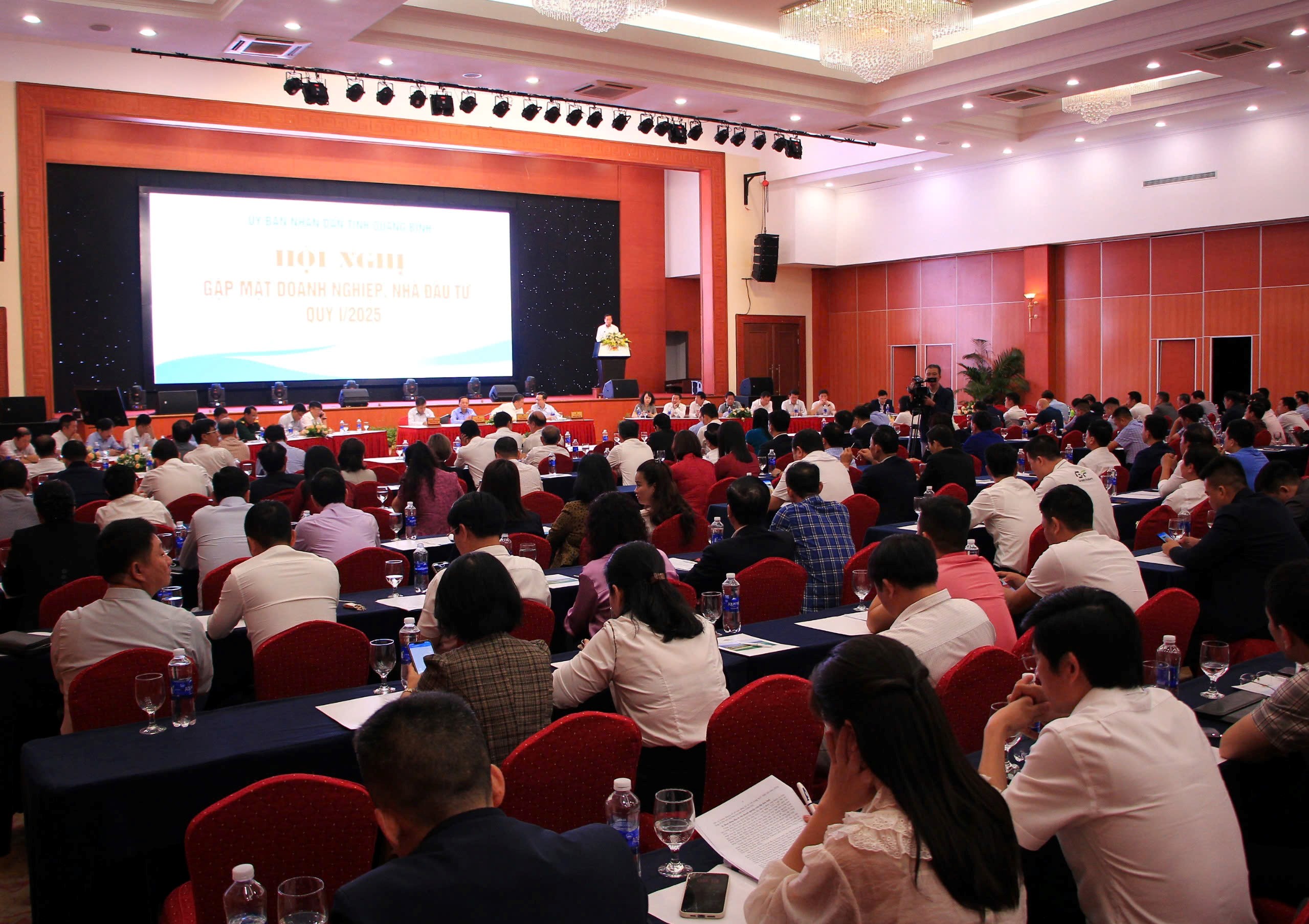 Chủ tịch tỉnh Quảng B&igrave;nh: Xử l&yacute; nghi&ecirc;m c&aacute;n bộ nhũng nhiễu, g&acirc;y phiền h&agrave; cho doanh nghiệp- Ảnh 3.
