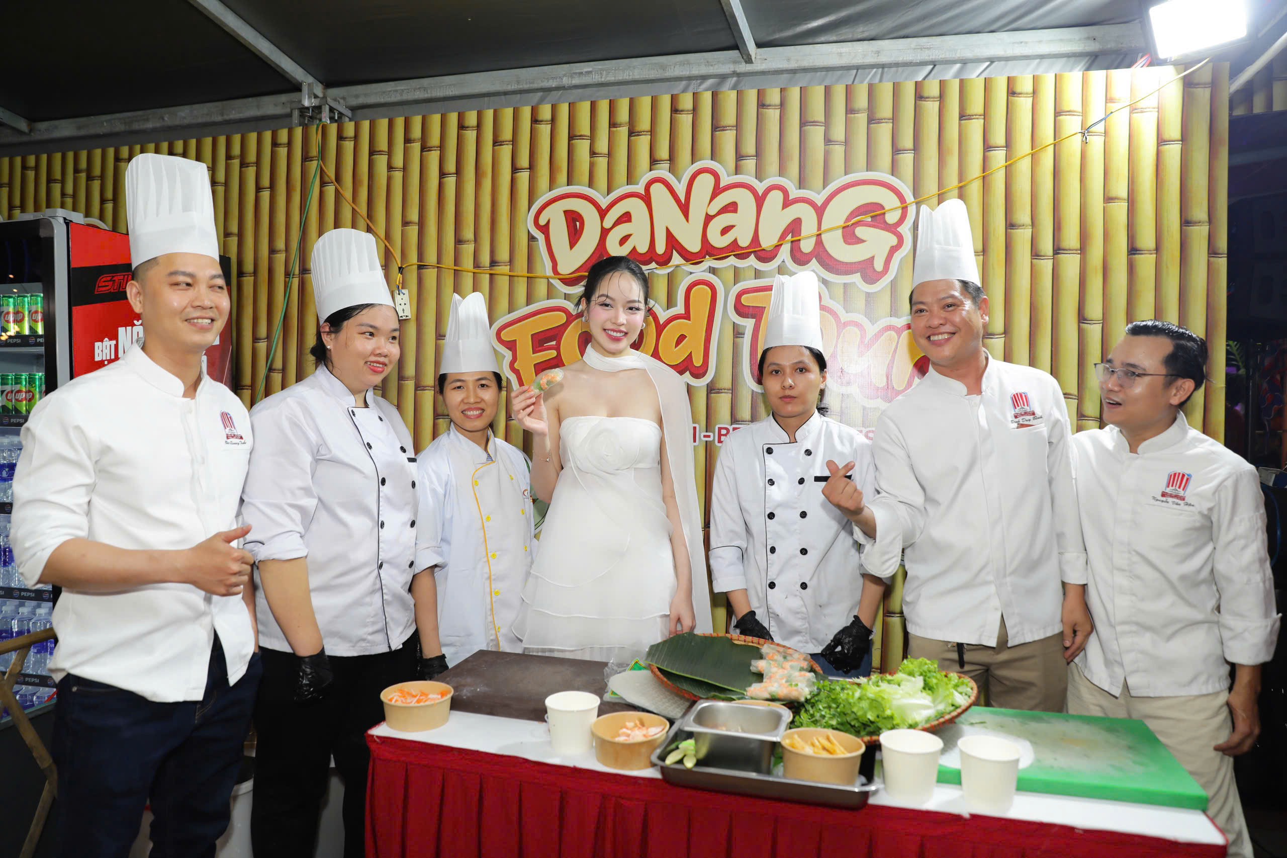 200 m&oacute;n ngon "đổ bộ" Lễ hội Đ&agrave; Nẵng Food Tour 2025- Ảnh 1.