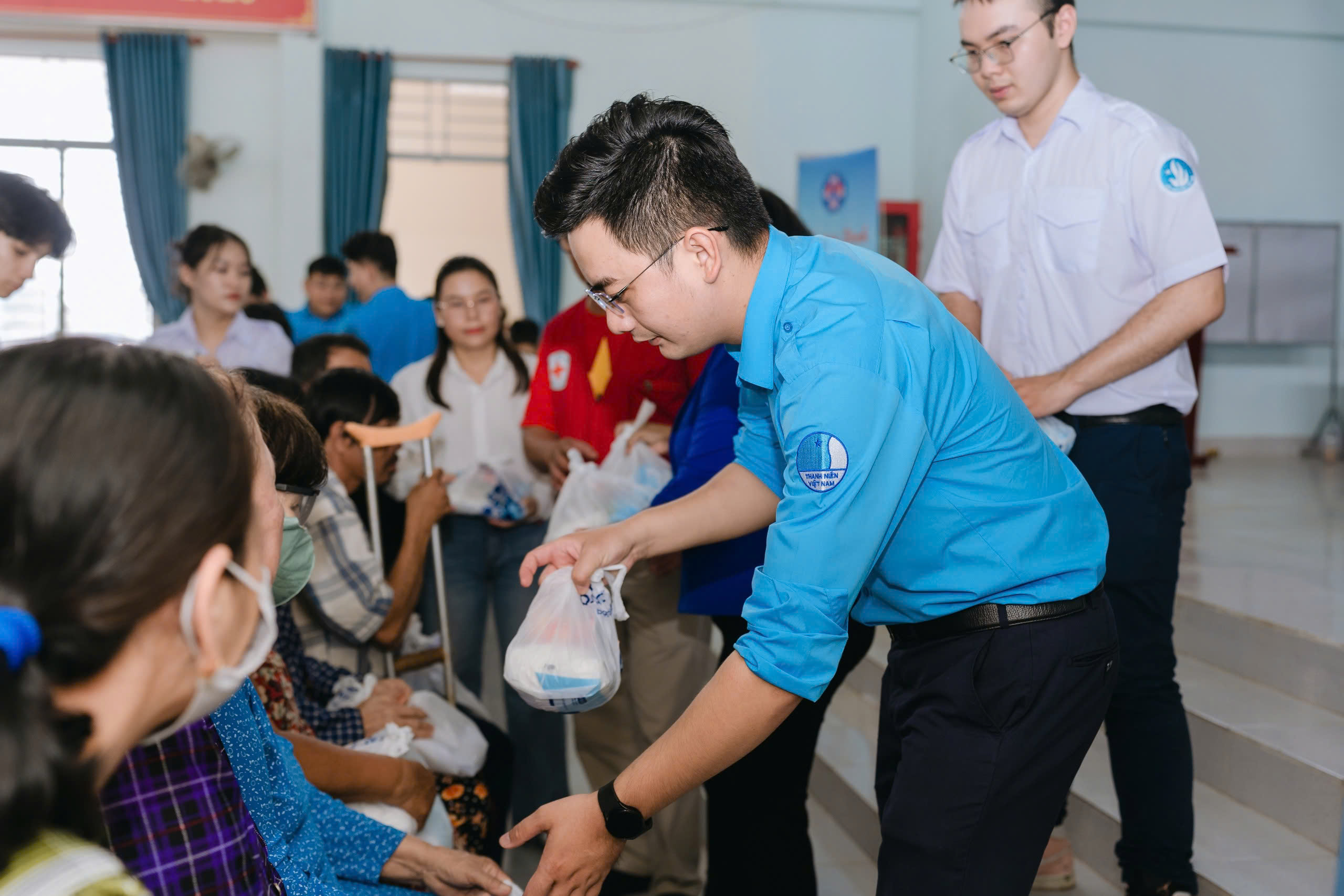 B&aacute;o Người Lao Động trao tặng cờ Tổ quốc tại tỉnh T&acirc;y Ninh- Ảnh 6.