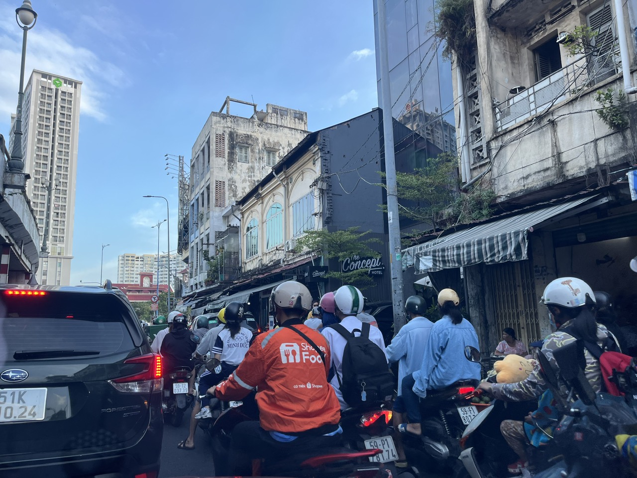 Nỗi ám ảnh kẹt xe giờ tan tầm- Ảnh 1.
