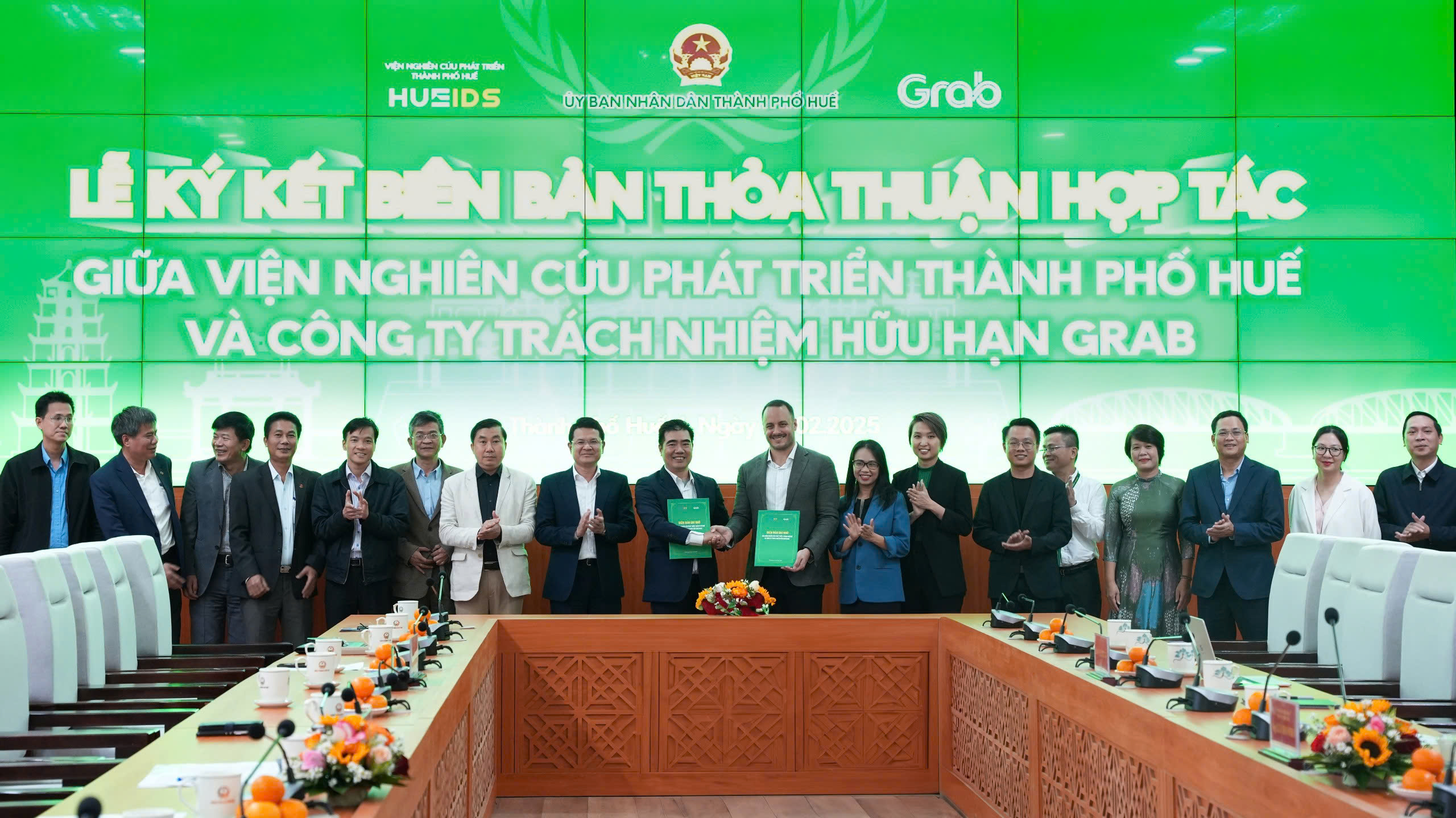 TP Huế và Grab Việt Nam hợp tác thúc đẩy chuyển đổi số- Ảnh 1. TP Huế và Grab Việt Nam hợp tác thúc đẩy chuyển đổi số- Ảnh 1.