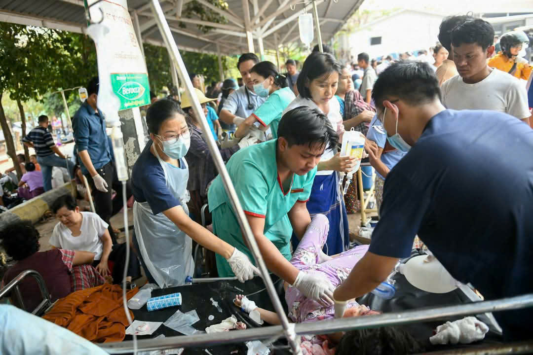 Cơ sở y tế ở Myanmar đang qu&aacute; tải. Ảnh: Faceboook