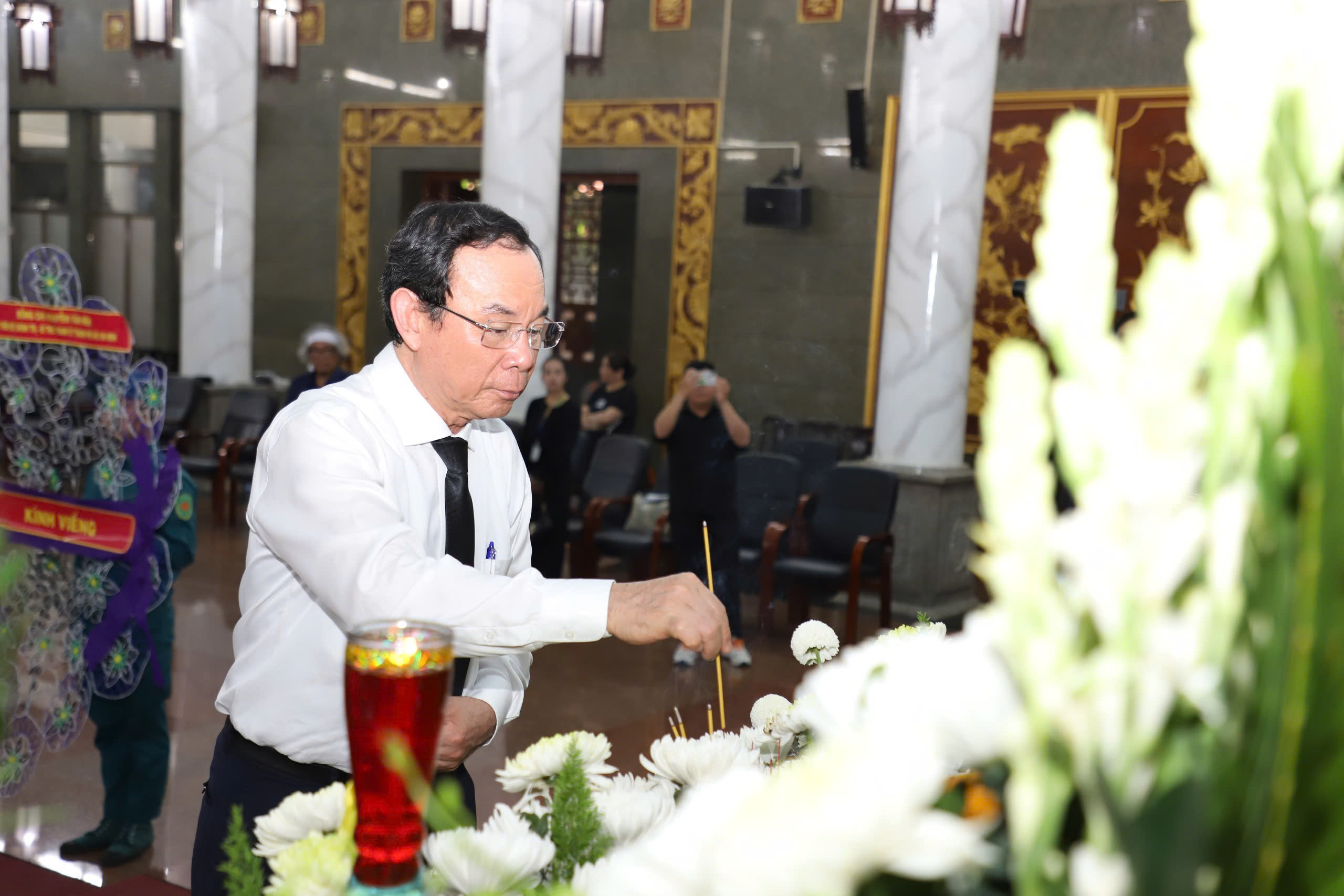 Bí thư Thành ủy TP HCM Nguyễn Văn Nên viếng tang nhạc sĩ Lư Nhất Vũ- Ảnh 3.