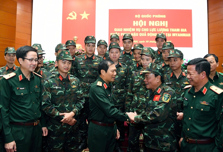 Lực lượng qu&acirc;n đội tham gia khắc phục hậu quả động đất tại Myanmar l&ecirc;n đường- Ảnh 3.